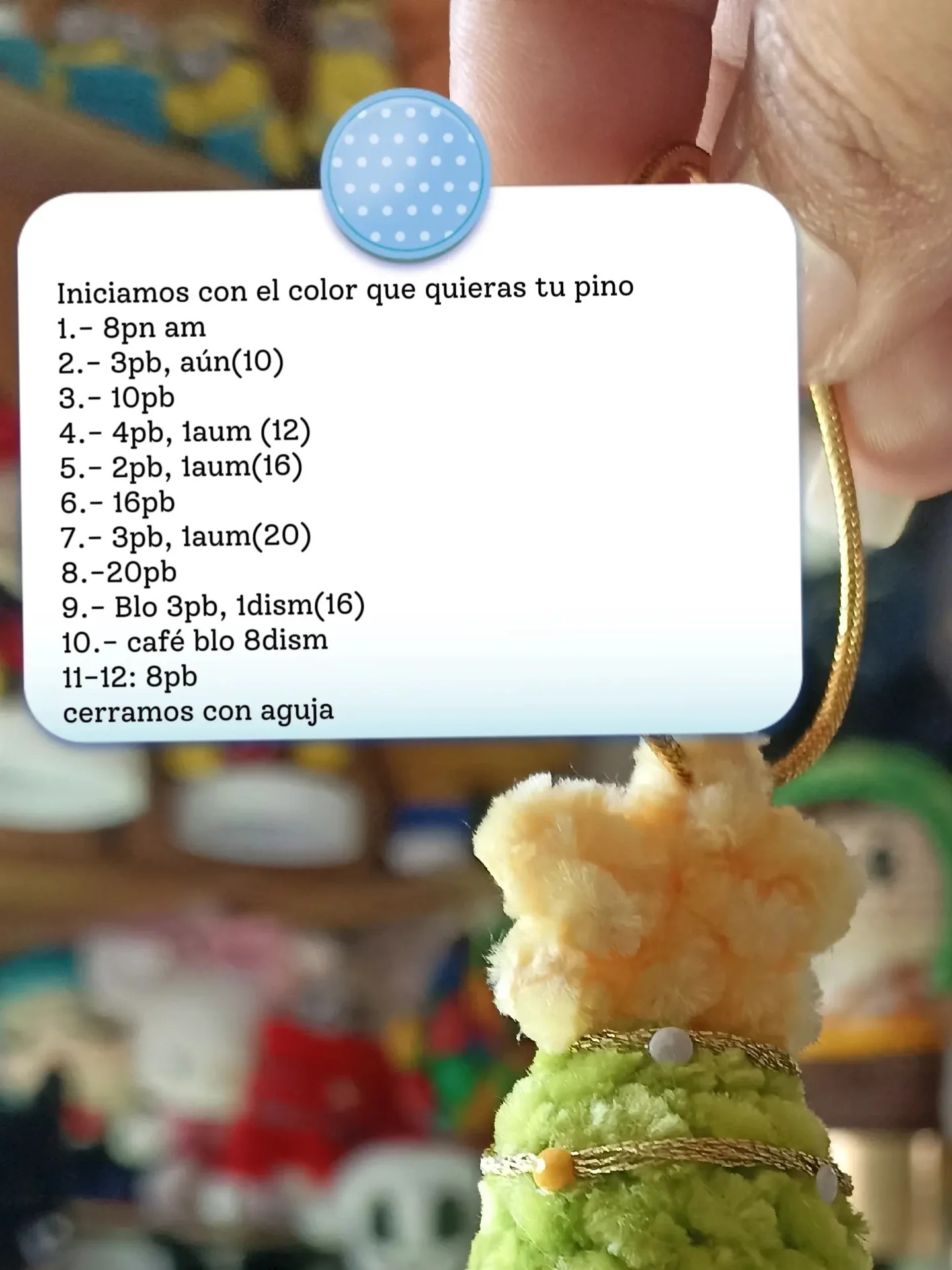 Patrón gratuito para aretes y llavero de pinito navideño