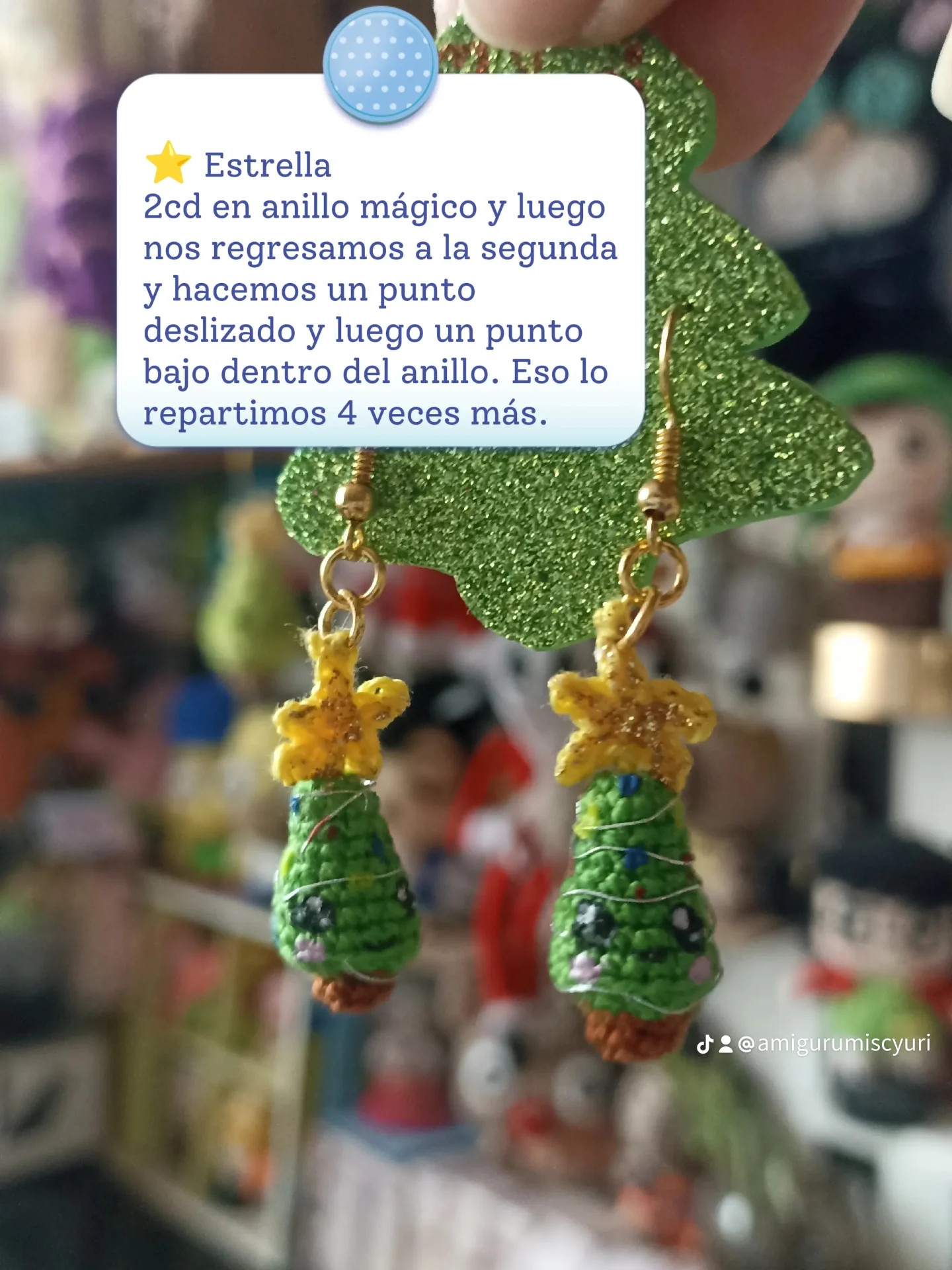 Patrón gratuito para aretes y llavero de pinito navideño