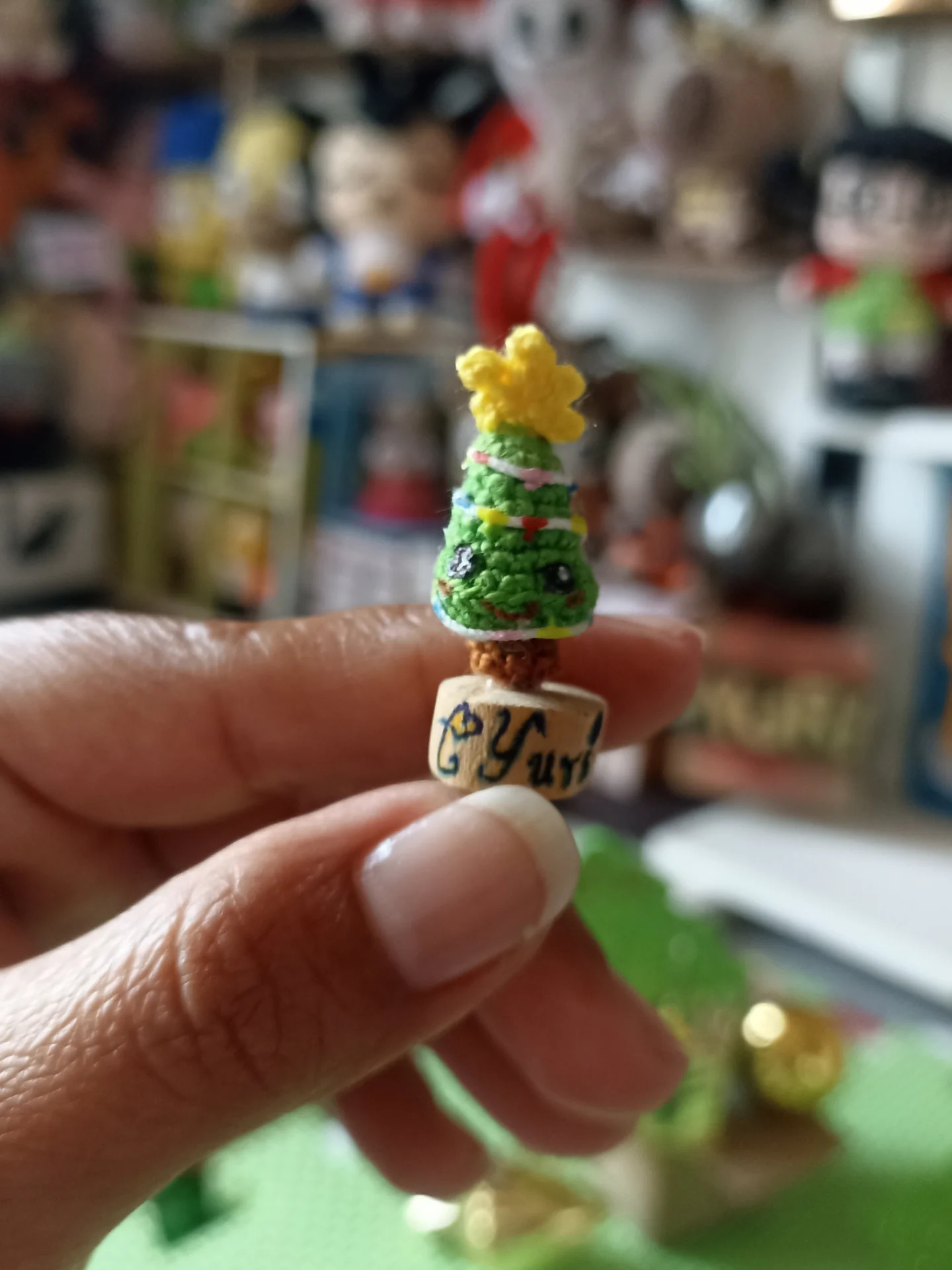 Patrón gratuito para aretes y llavero de pinito navideño