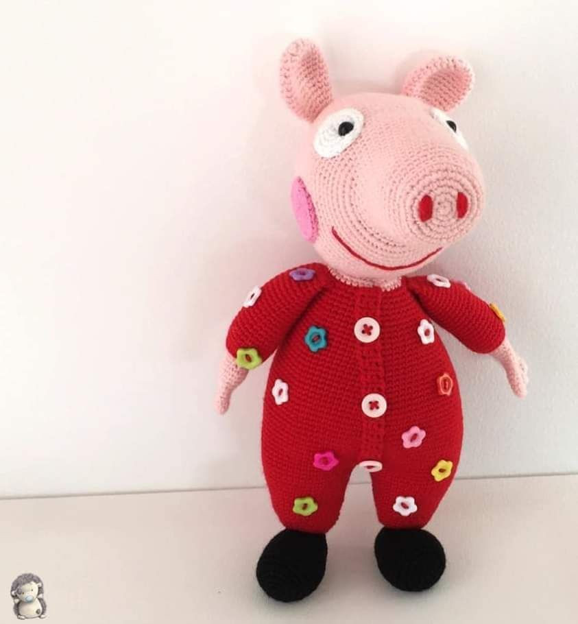 Patrón gratuito Peppa Pig amigurumi de crochet con vestido rojo y flores