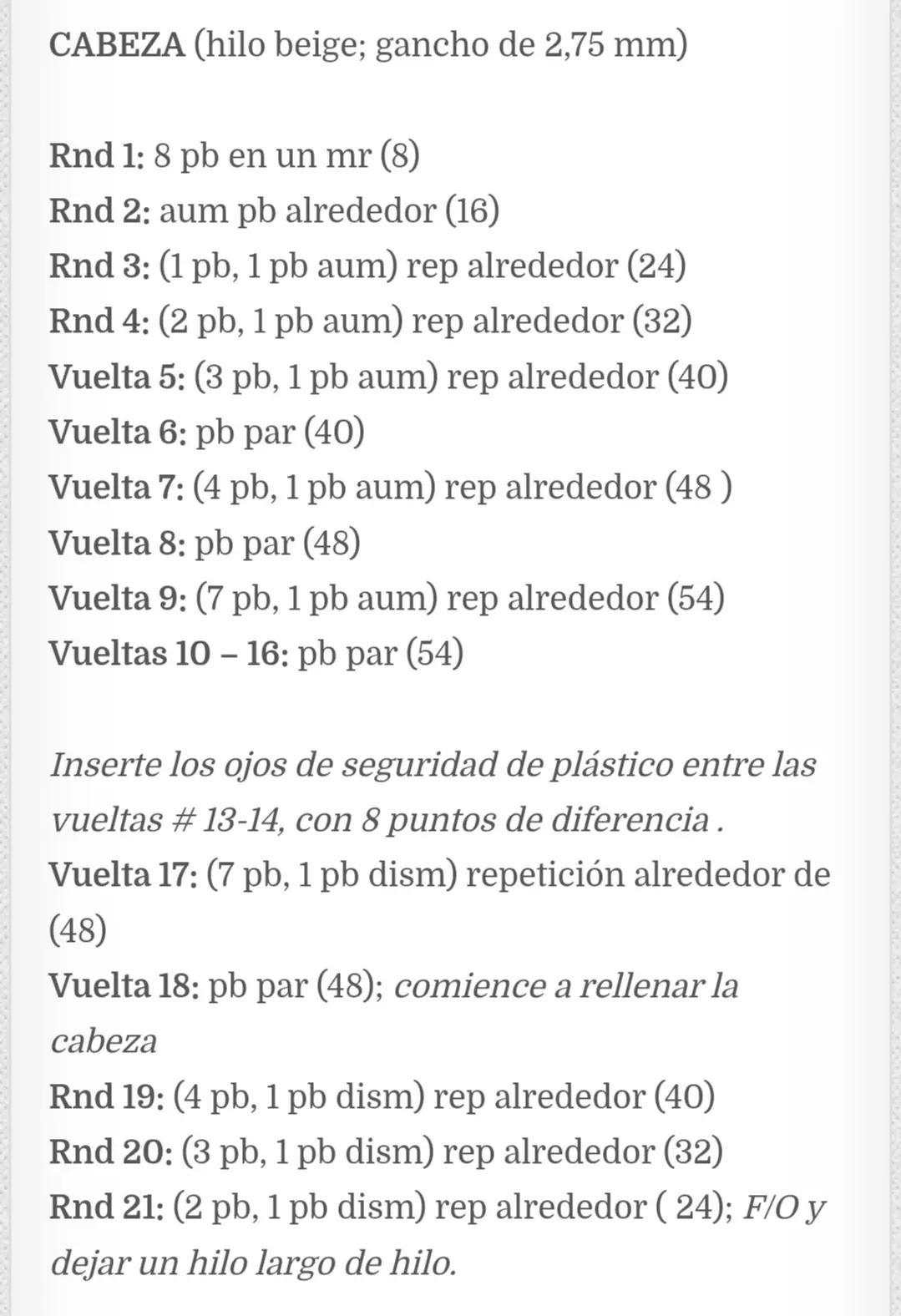 Patrón libre Amigurumi hombre de jengibre con hilo beige, blanco y rojo