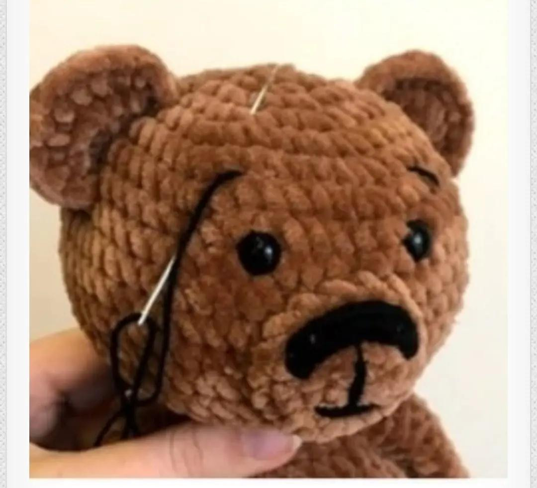 Patrón libre de osito de peluche Amigurumi con jersey