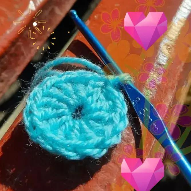 Patrones Crochet: Detailed Flat Chart for Circular Motif with Floral Design