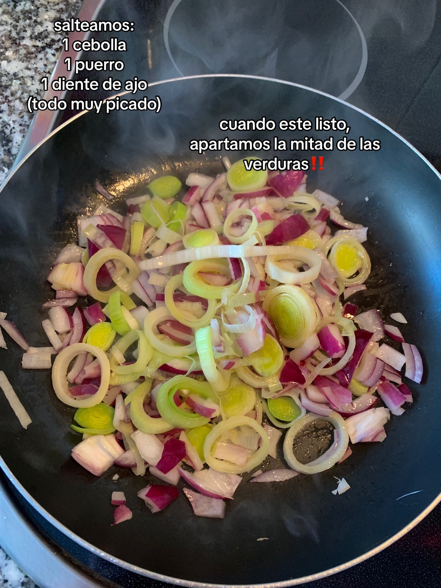 Pimientos Rellenos: receta fácil de pimientos rellenos de pollo con salsa cremosa