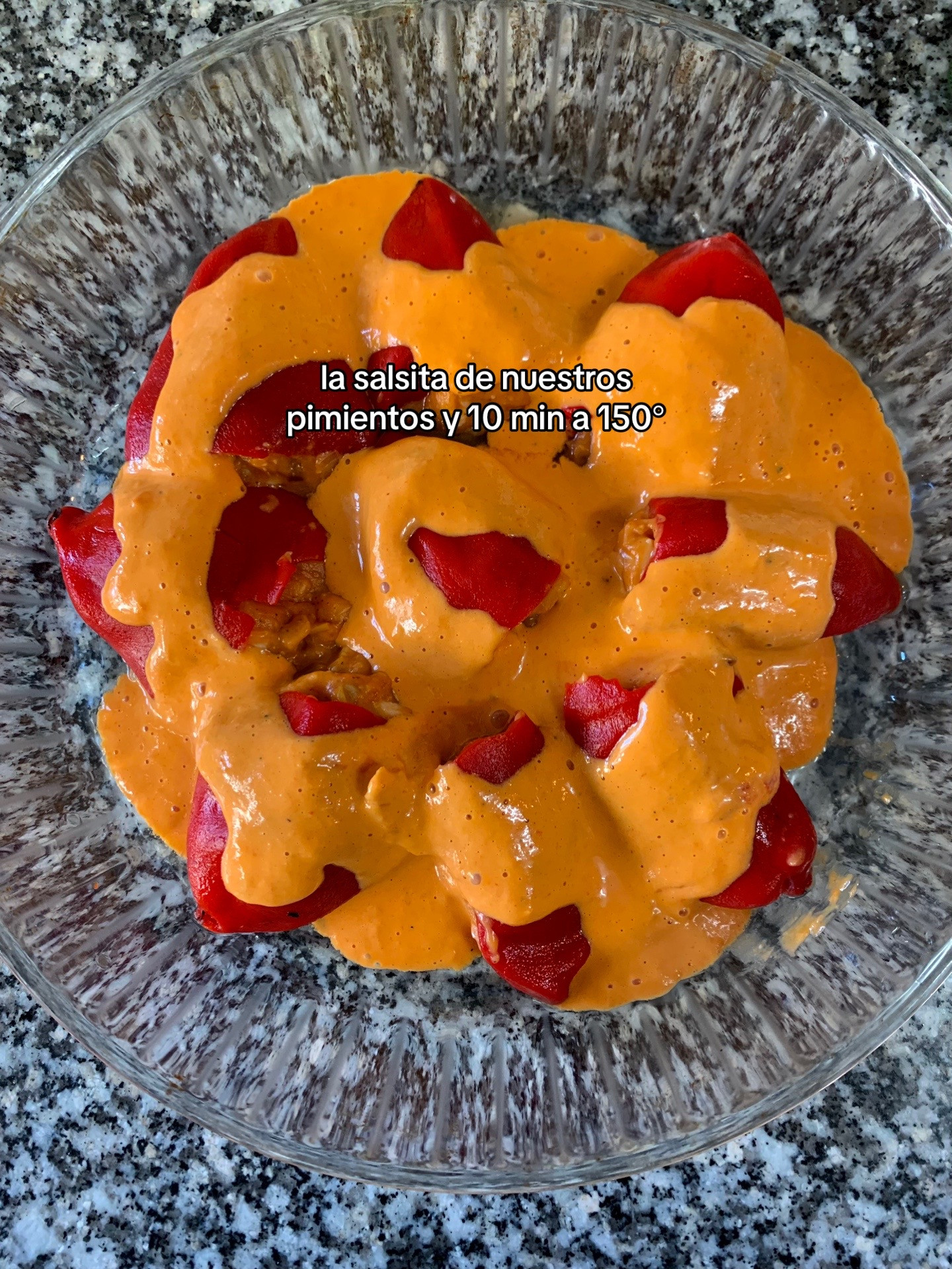 Pimientos Rellenos: receta fácil de pimientos rellenos de pollo con salsa cremosa