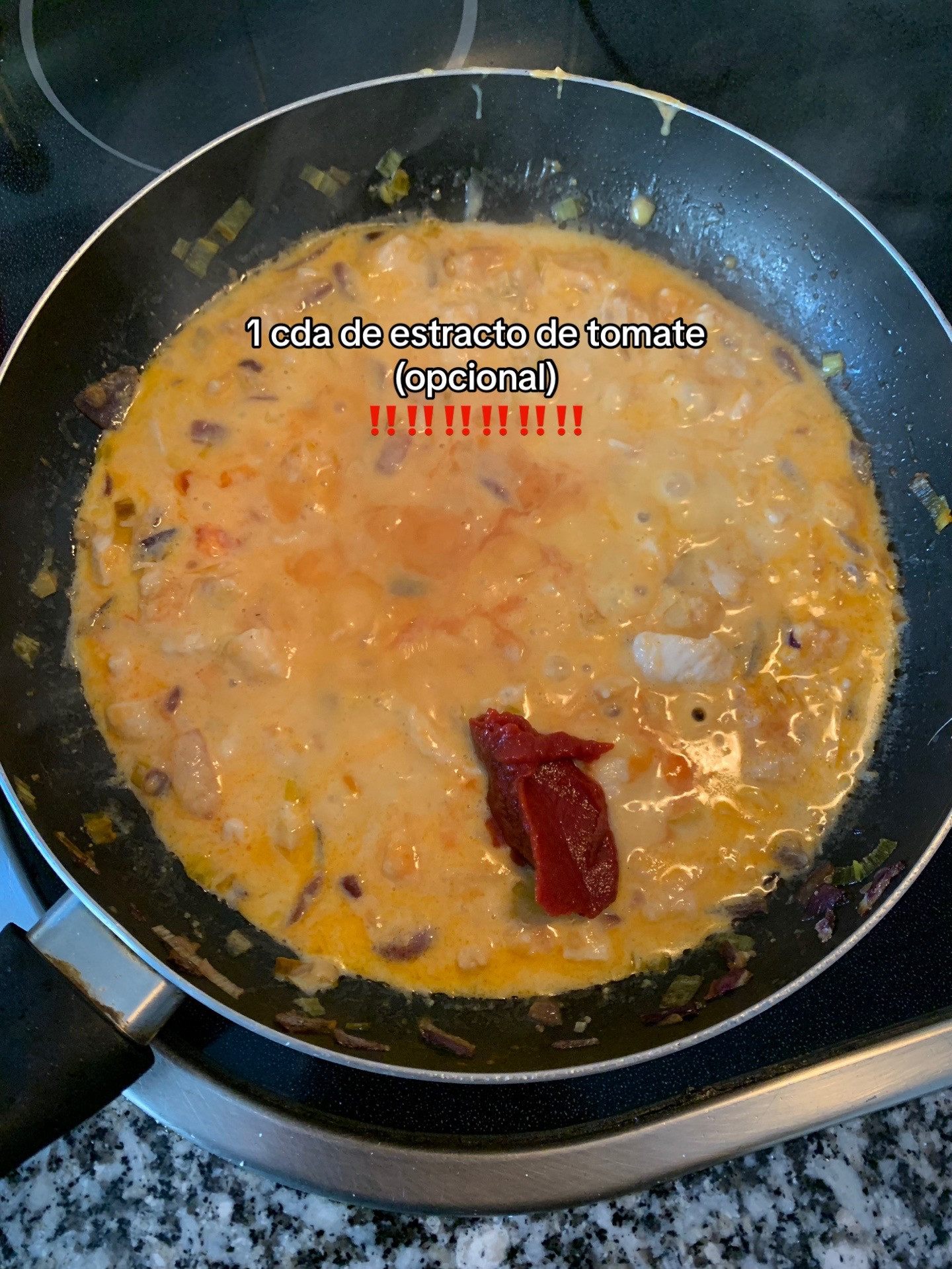 Pimientos Rellenos: receta fácil de pimientos rellenos de pollo con salsa cremosa