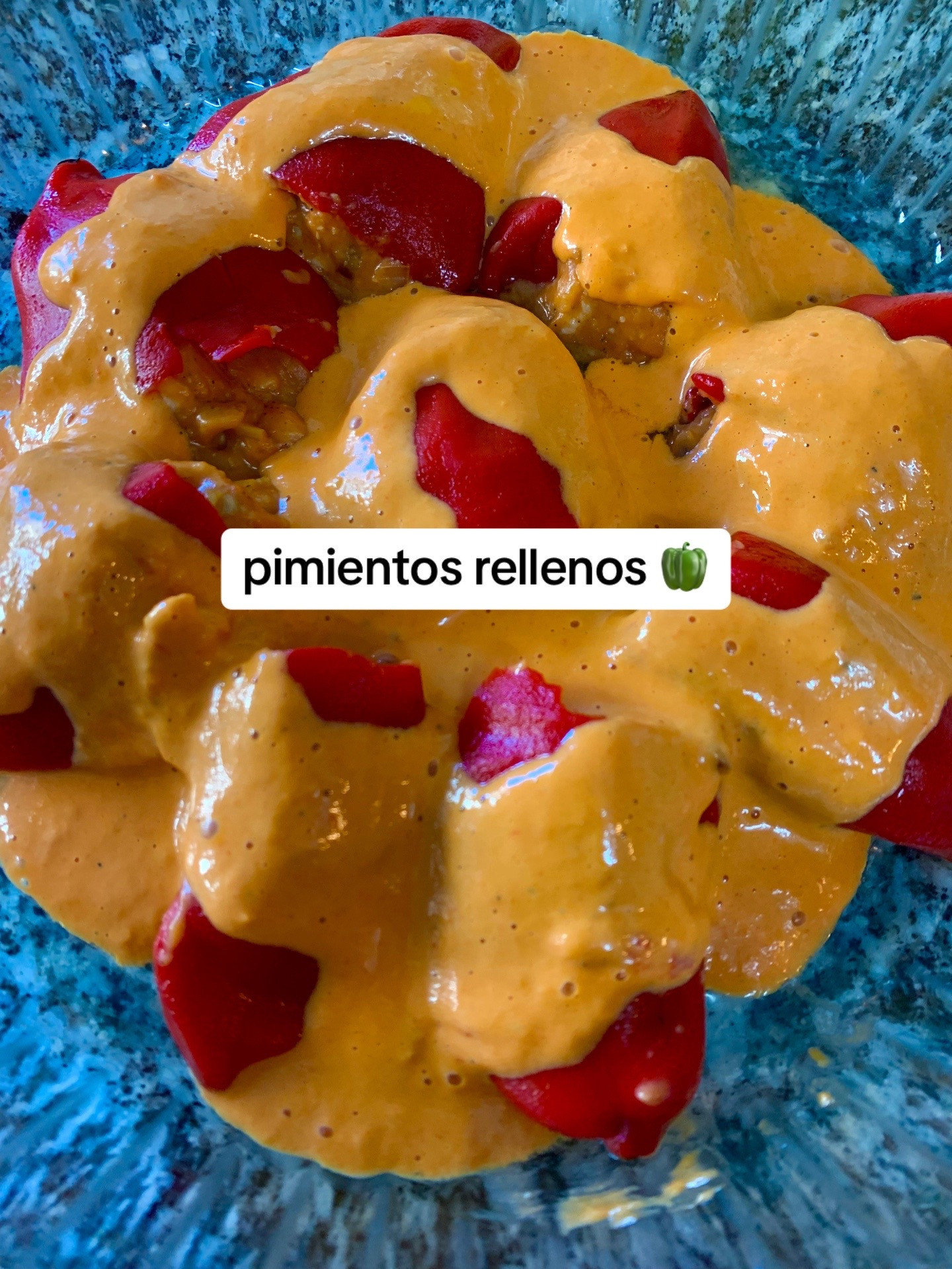 Pimientos Rellenos: receta fácil de pimientos rellenos de pollo con salsa cremosa