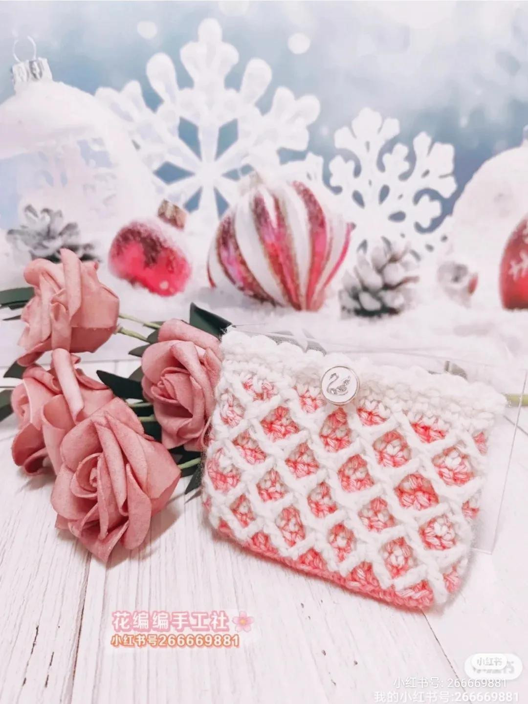 Pink and White Crochet Coin Purse with Grid Pattern Chart