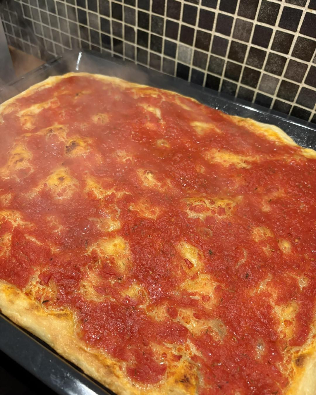 Pizza Margherita con Mozzarella Fresca: Ricetta e Ingredienti per Pizzeria Fatta in Casa