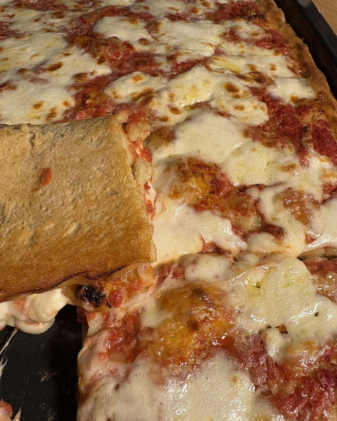 Pizza Margherita con Mozzarella Fresca: Ricetta e Ingredienti per Pizzeria Fatta in Casa