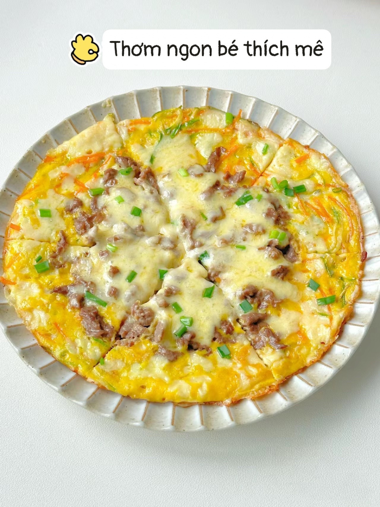 Pizza Phô Mai Bò EmBes: Món ăn thơm ngon bé thích mê với phô mai, thịt bò, trứng và rau củ đầy đủ dinh dưỡng