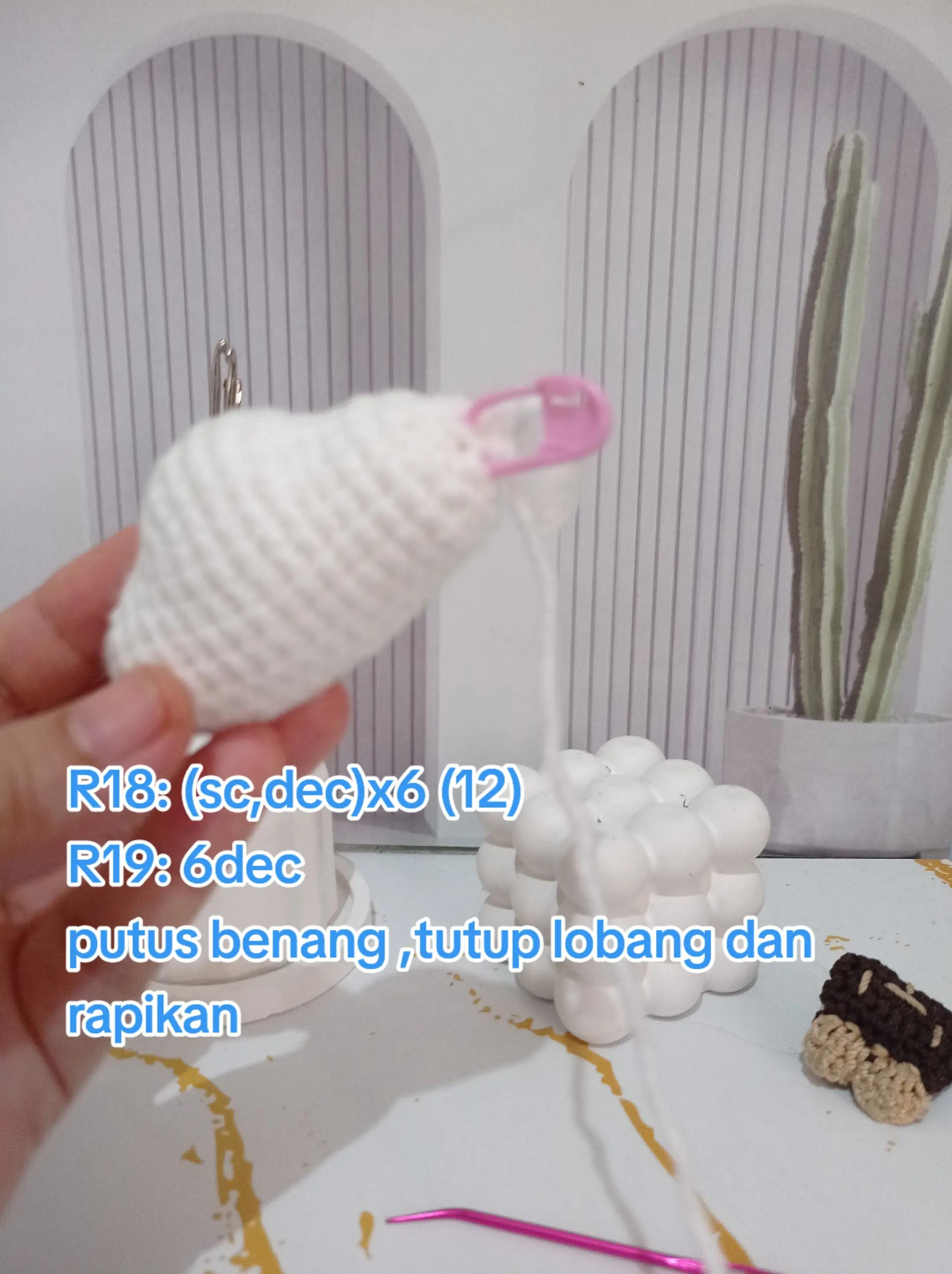 Pola Móc Len Búp Bê Awan Dáng Ngây Thơ Dễ Làm