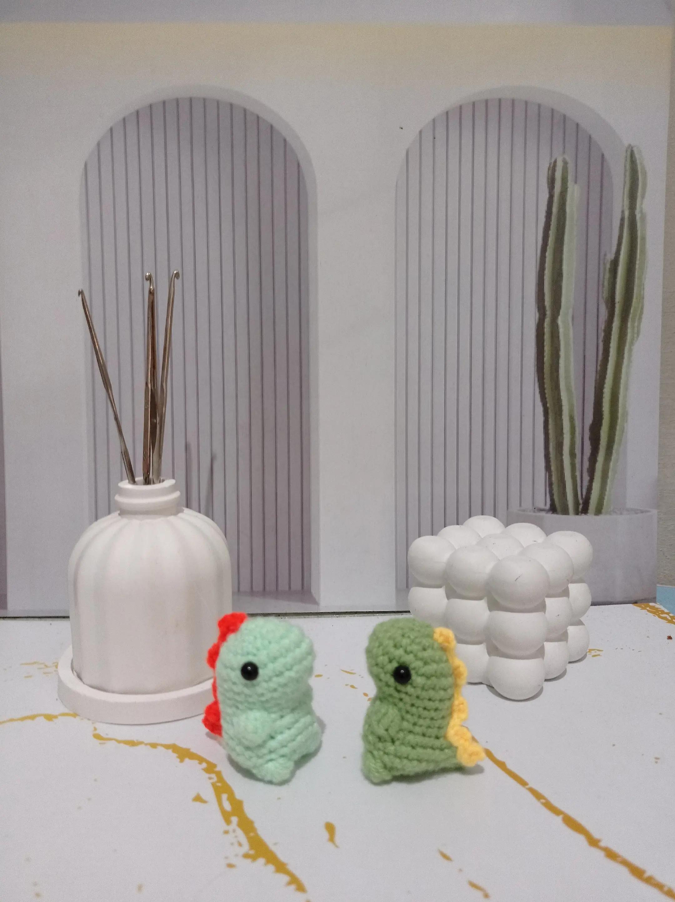 Pola Móc Len Dino Mini Lucu Đơn Giản