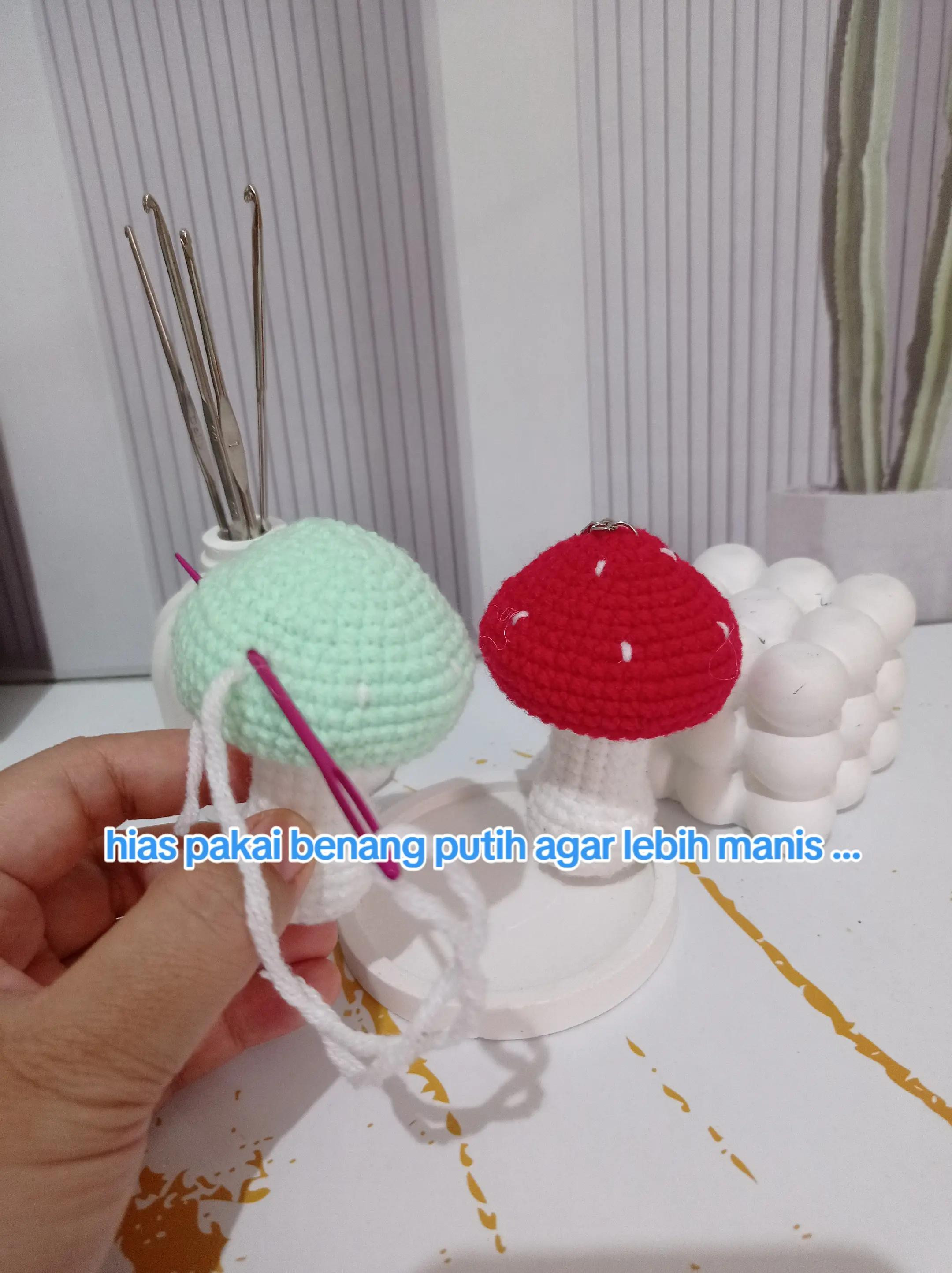 Pola Móc Len Nấm Nhỏ Dễ Thương Cho Người Mới Bắt Đầu