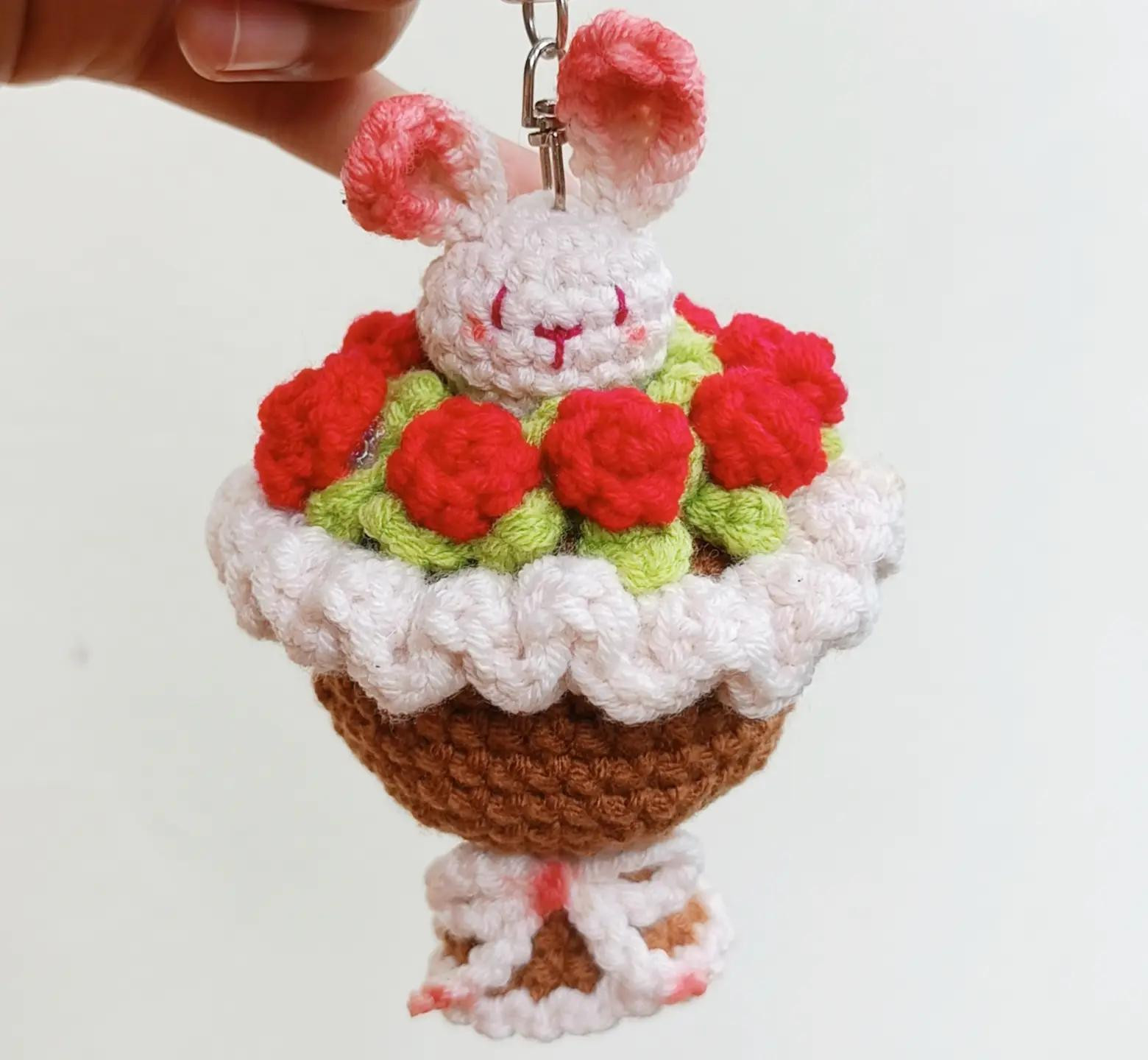 Pola Rajut Buket Kelinci Mawar Merah Putih