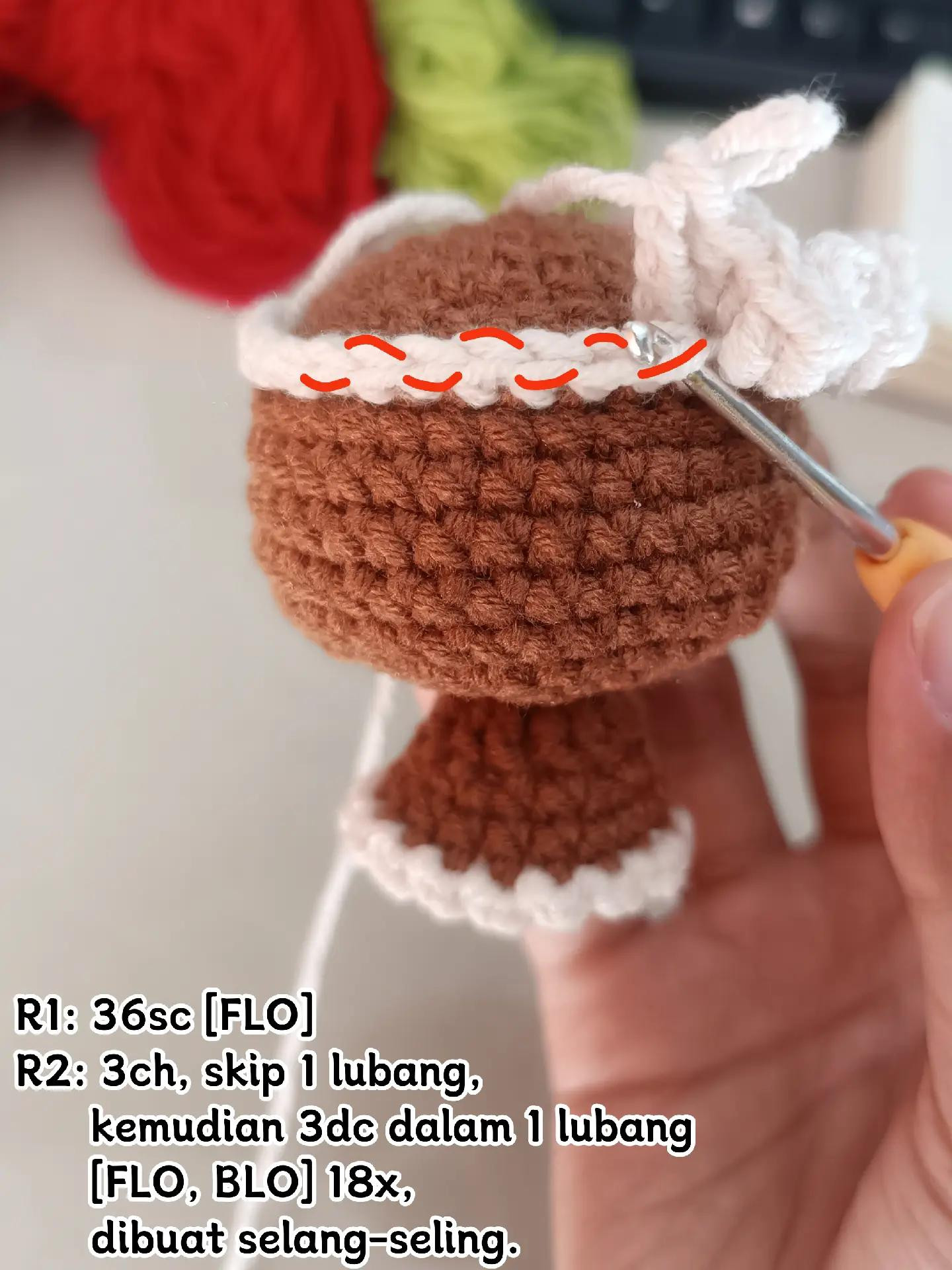 Pola Rajut Buket Kelinci Mawar Merah Putih