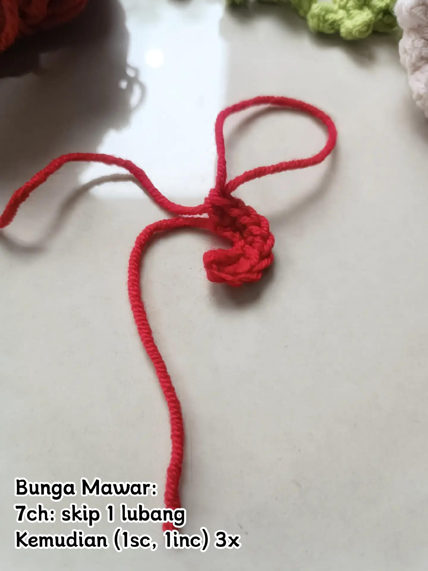 Pola Rajut Buket Kelinci Mawar Merah Putih