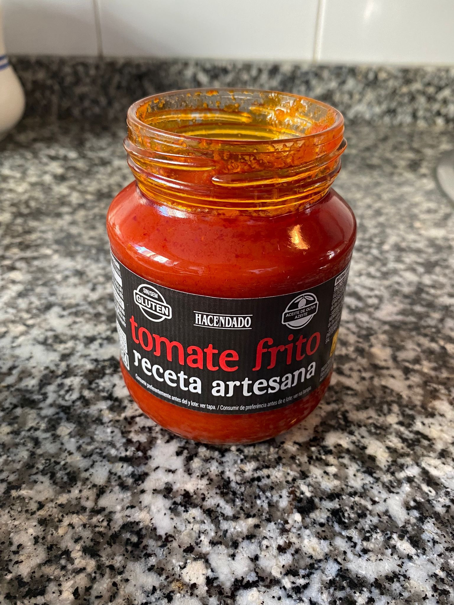 Pollo relleno de queso y bacon: receta fácil con tomate frito, pechugas salpimentadas y queso para fundir