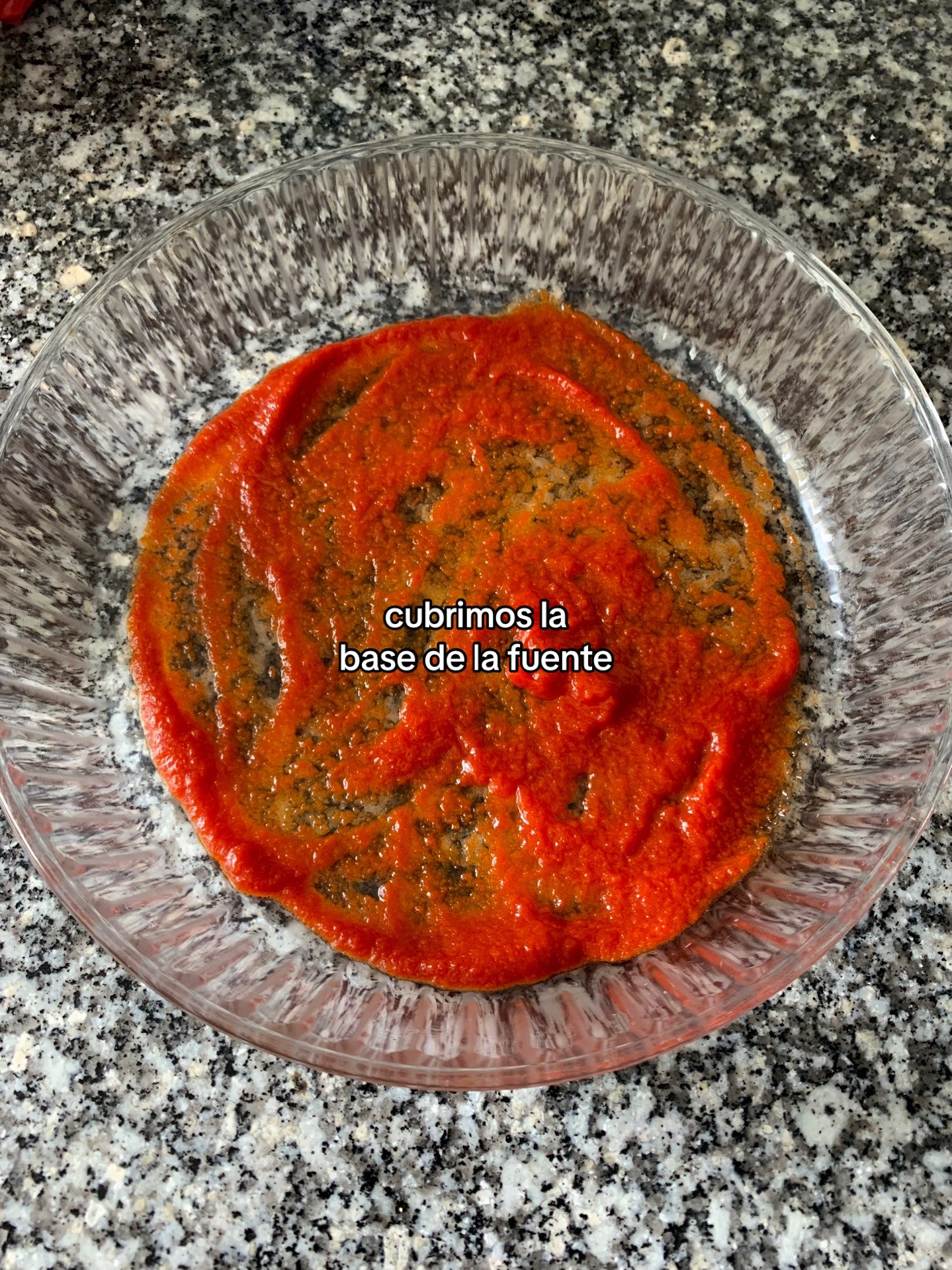 Pollo relleno de queso y bacon: receta fácil con tomate frito, pechugas salpimentadas y queso para fundir