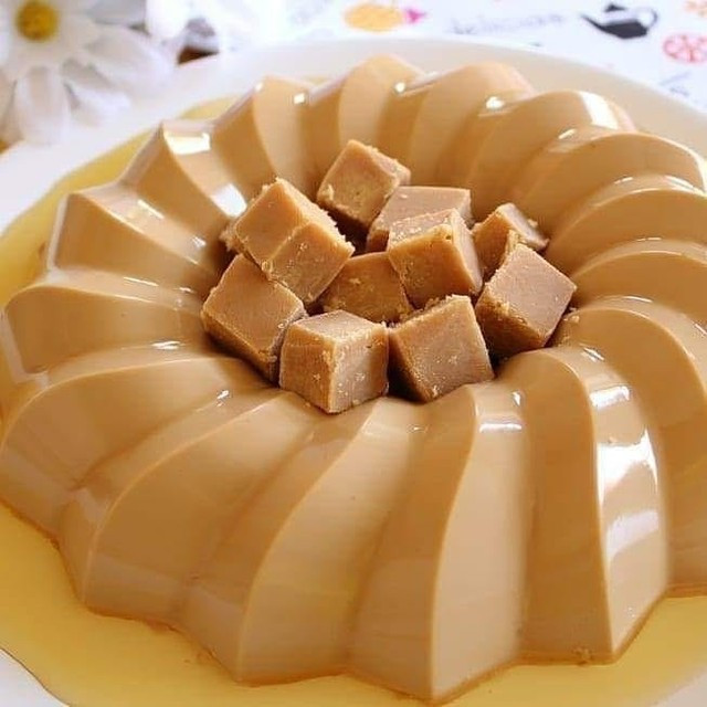 Pudim de doce de leite cremoso e delicioso