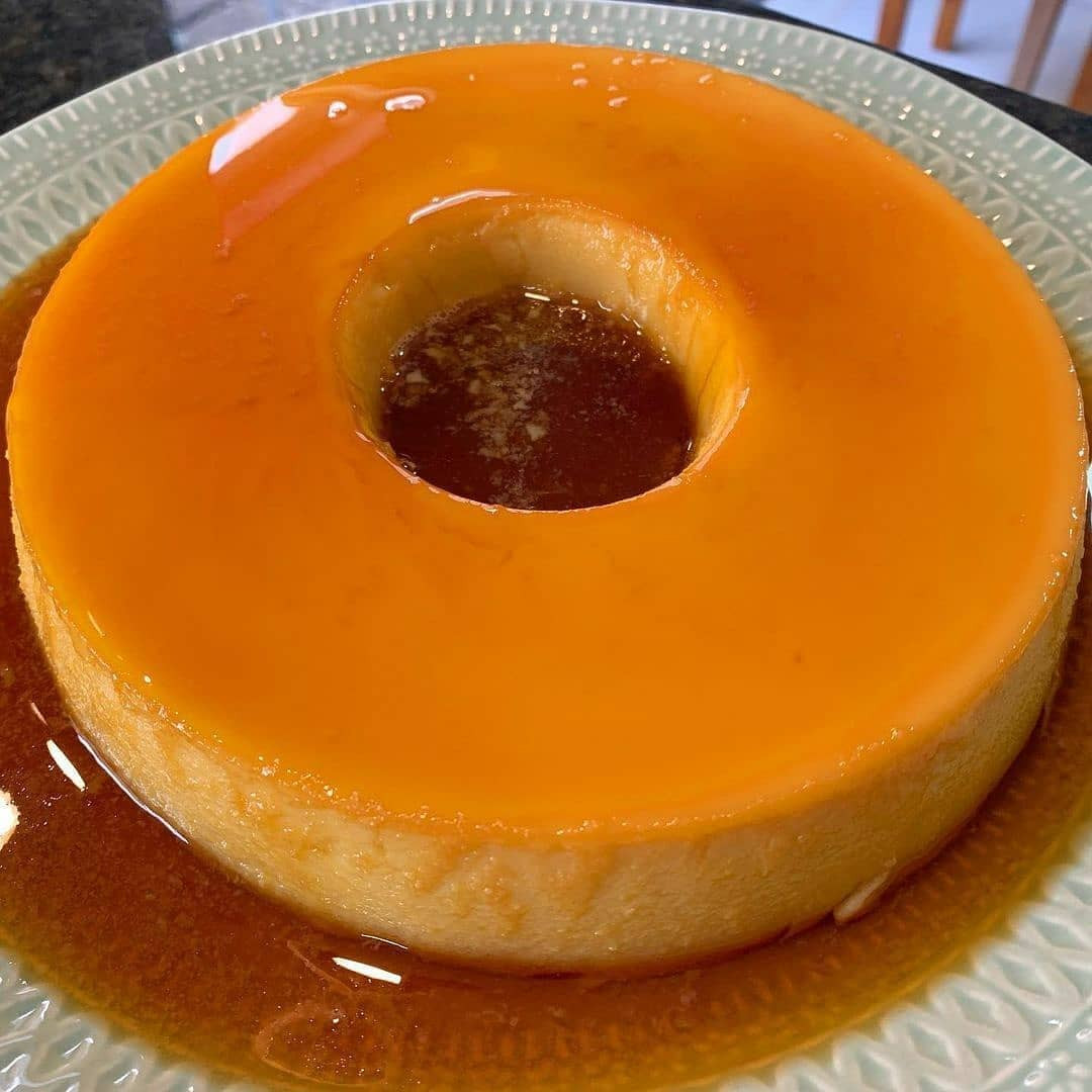 Pudim Três Leites: Receita tradicional de pudim cremoso com leite condensado, leite ninho e calda de caramelo dòn