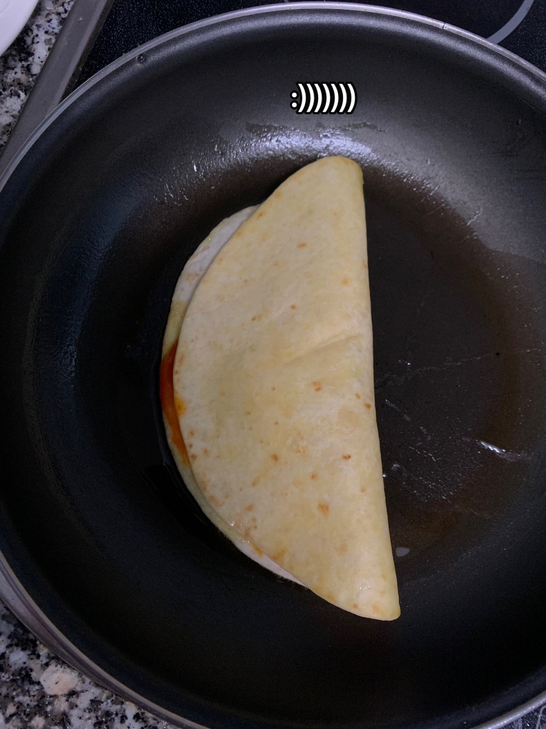 Quesadillas con tortilla de trigo, tomate y jalapeños