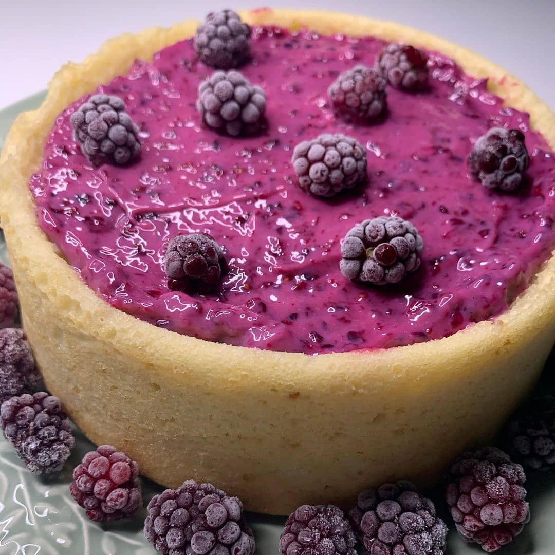 Receita de Bolo de Iogurte com Geleia de Amoras