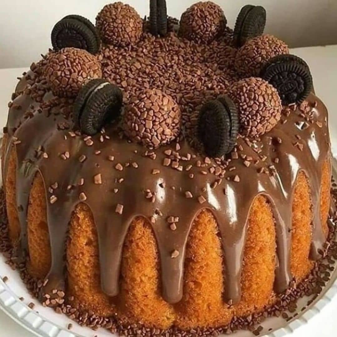 Receita de Bolo Vulcão de Cenoura com Brigadeiro e Oreo