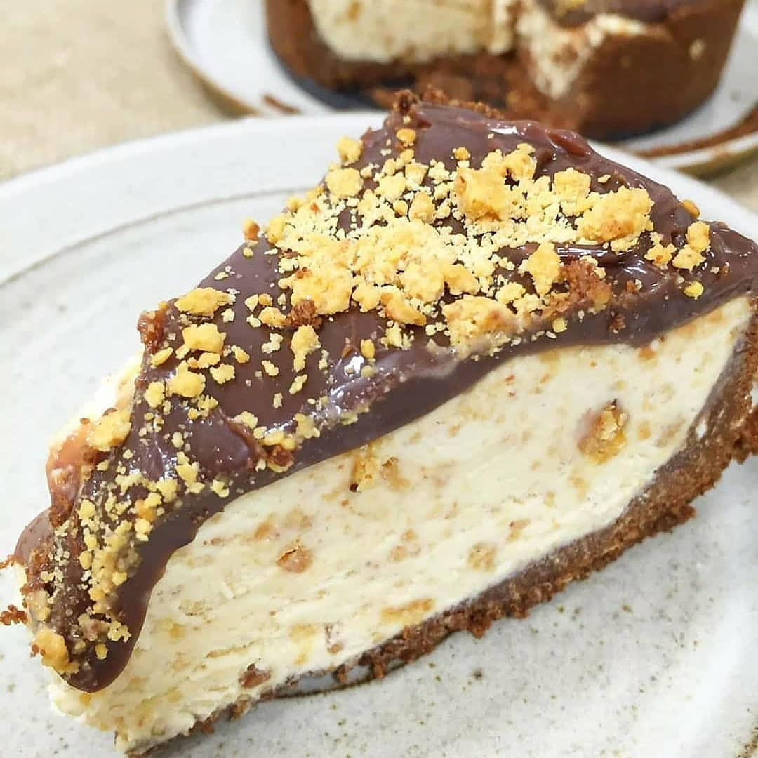 Receita de Torta de Paçoca e Brigadeiro: Cheesecake Cremoso com Base de Maizena e Cobertura Chocolate