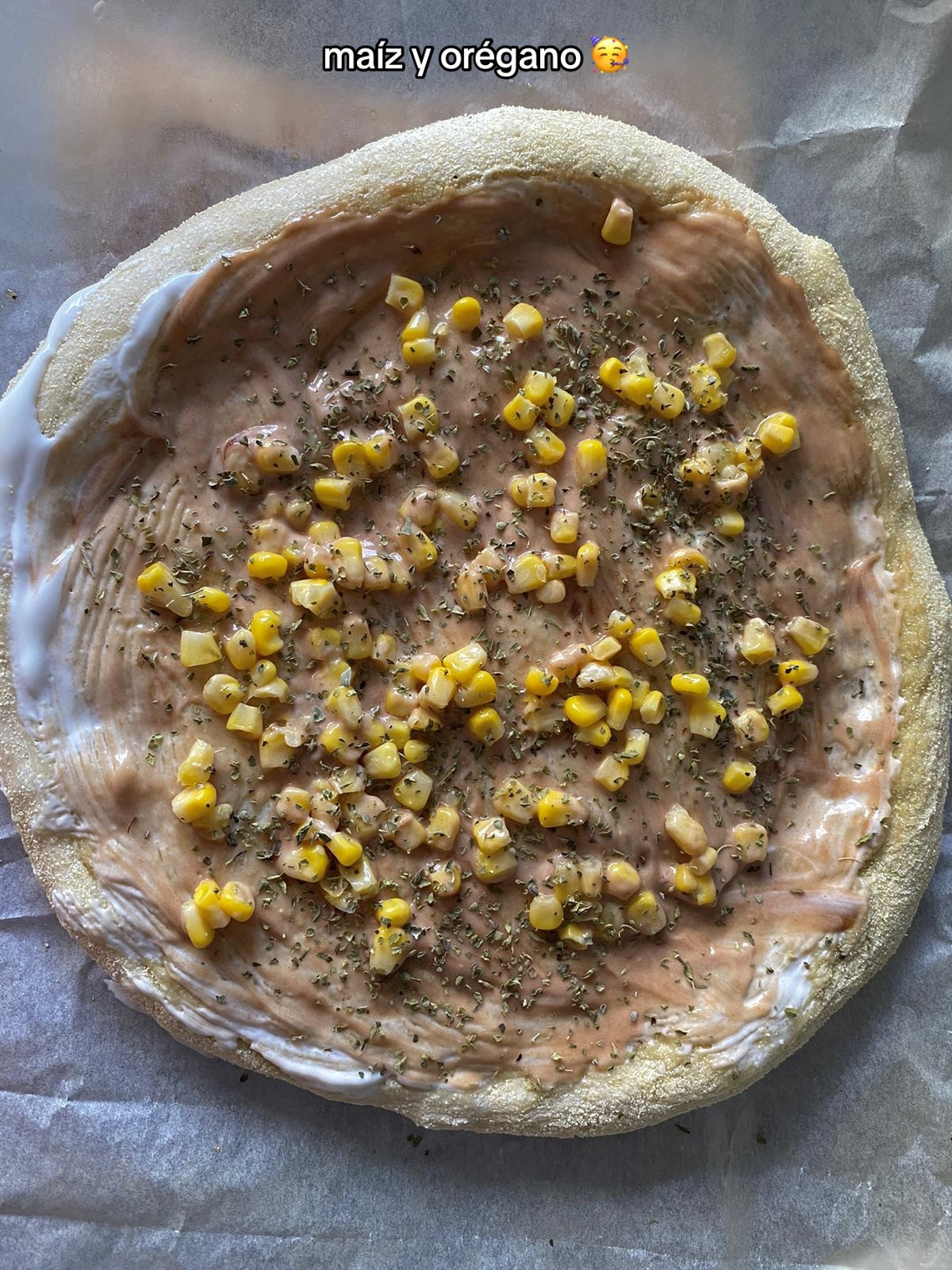 Receta de Cremozza Barbacoa: Pizza casera con salsa barbacoa, nata, maíz y quesito