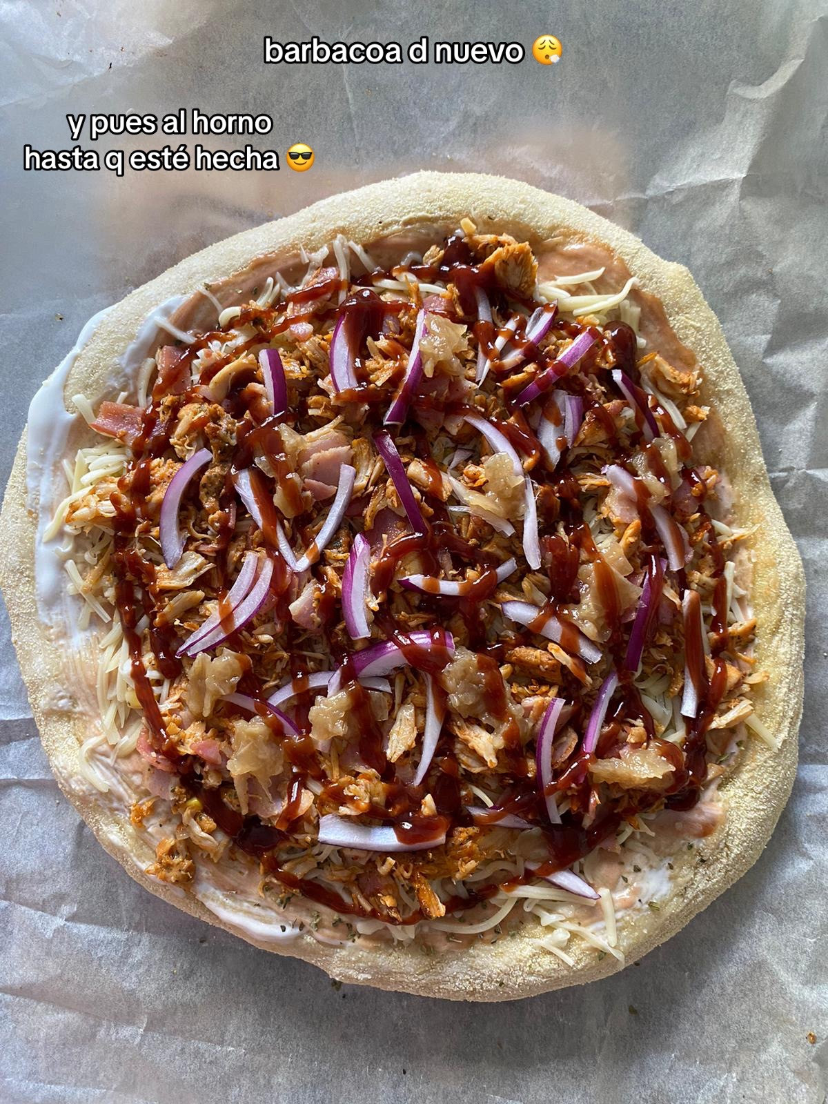 Receta de Cremozza Barbacoa: Pizza casera con salsa barbacoa, nata, maíz y quesito
