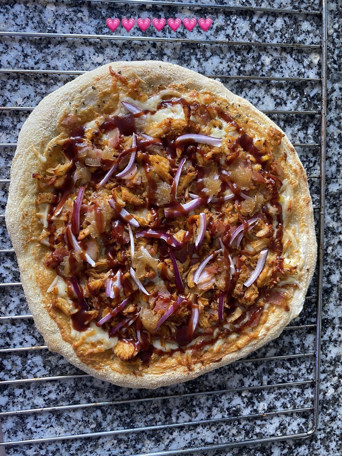 Receta de Cremozza Barbacoa: Pizza casera con salsa barbacoa, nata, maíz y quesito