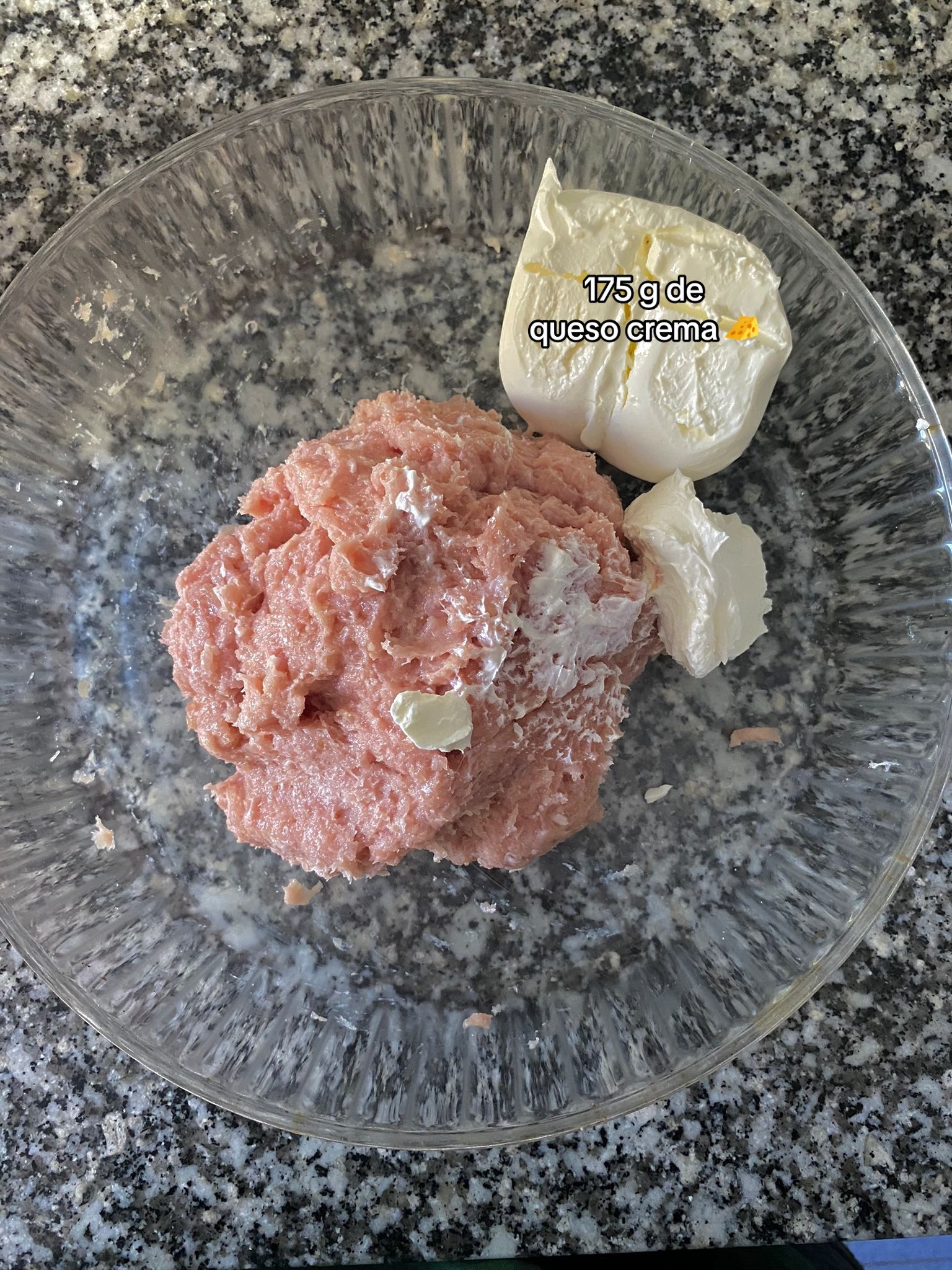 Receta de nuggets caseros rellenos de queso crema con pan rallado crujiente