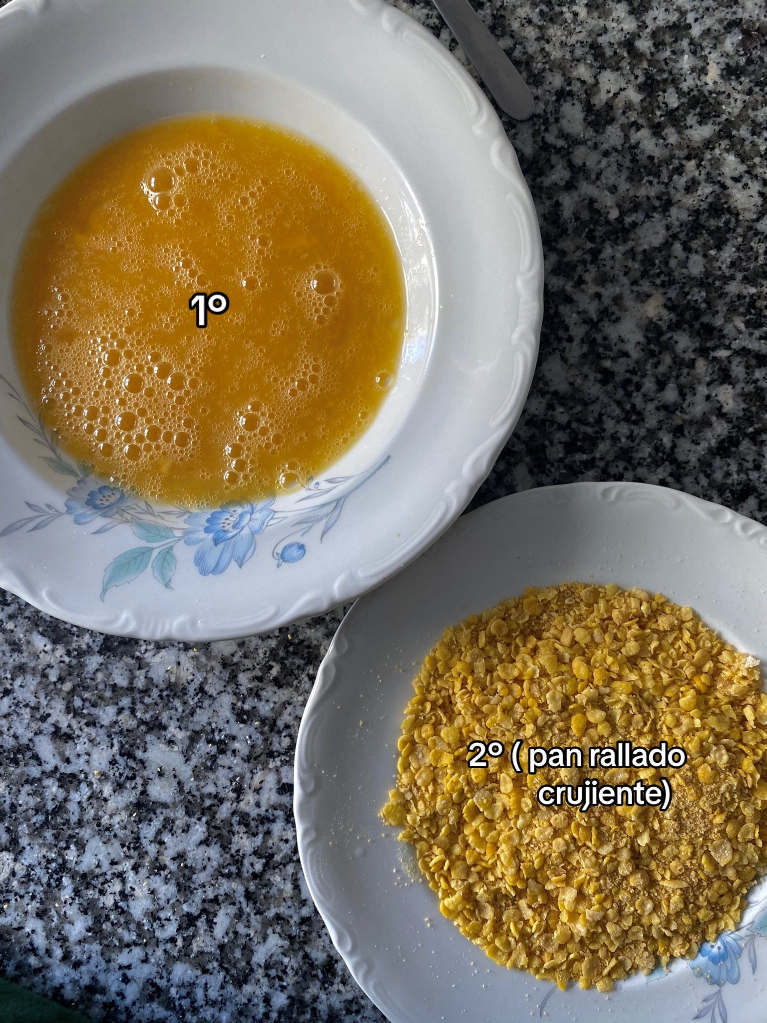 Receta de nuggets caseros rellenos de queso crema con pan rallado crujiente