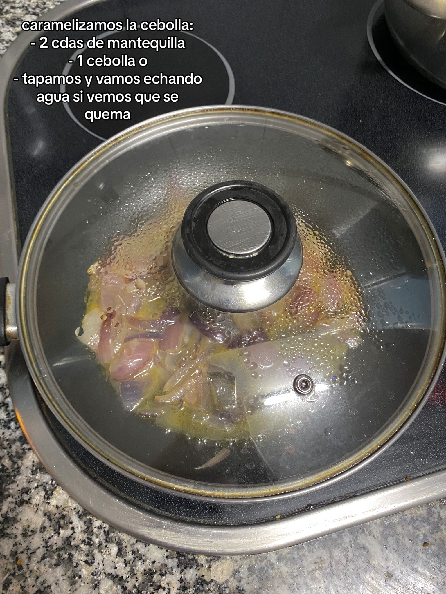 Receta de patatas latkes: cómo hacerlas con cebolla caramelizada, pan rallado y huevo