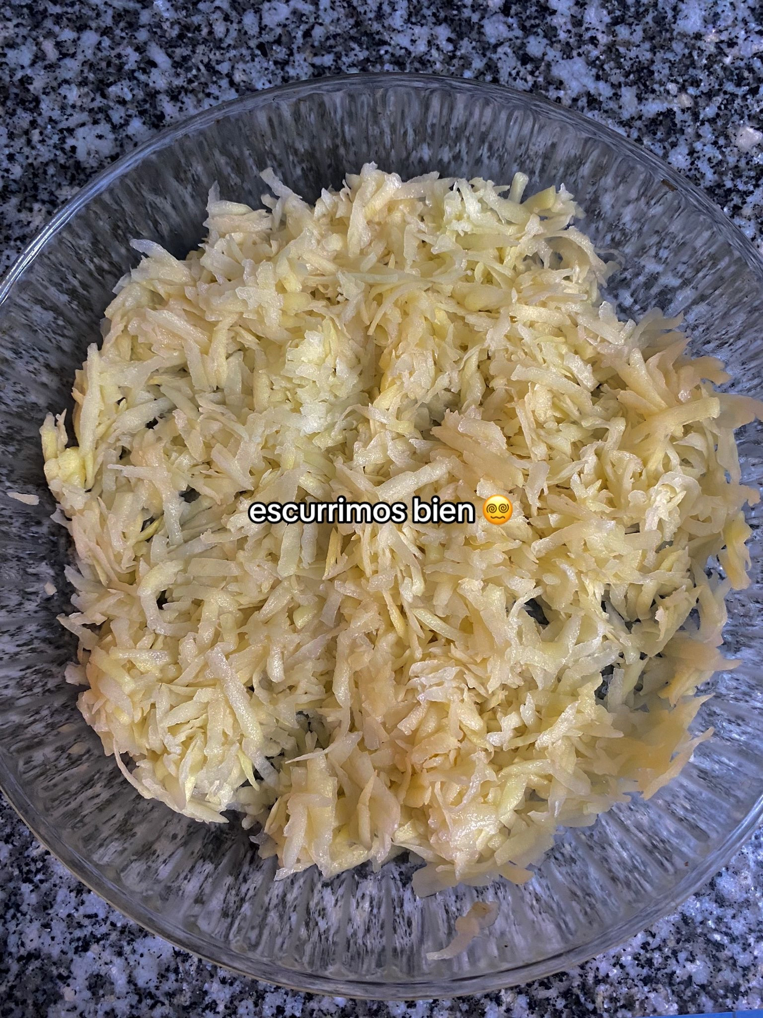 Receta de patatas latkes: cómo hacerlas con cebolla caramelizada, pan rallado y huevo