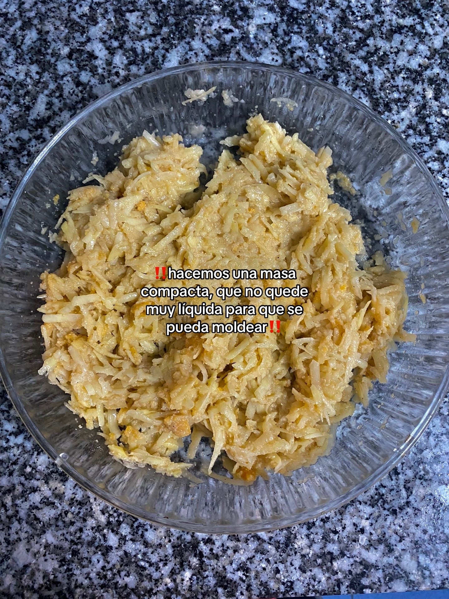 Receta de patatas latkes: cómo hacerlas con cebolla caramelizada, pan rallado y huevo