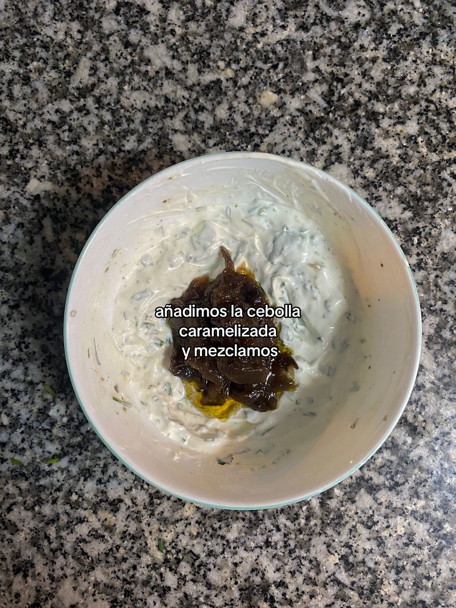 Receta de patatas latkes: cómo hacerlas con cebolla caramelizada, pan rallado y huevo