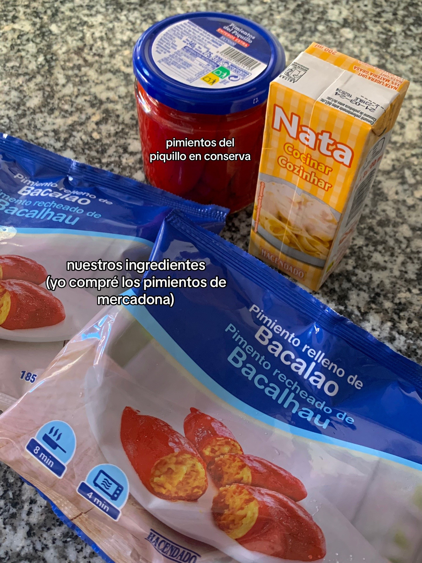 Receta de Pimientos del Piquillo Rellenos con Salsa Cremosa