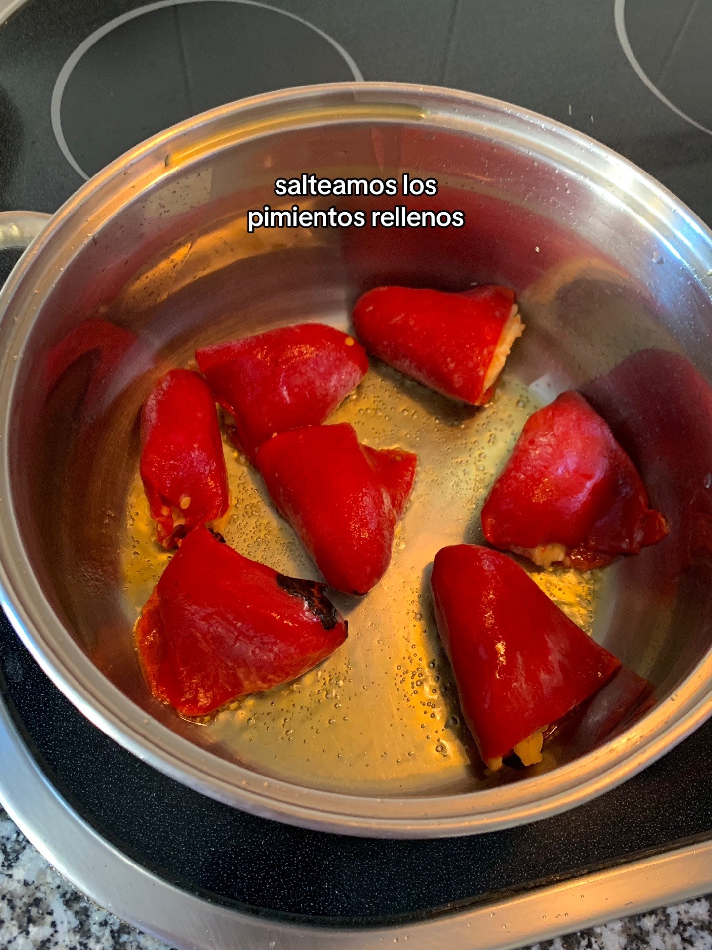 Receta de Pimientos del Piquillo Rellenos con Salsa Cremosa