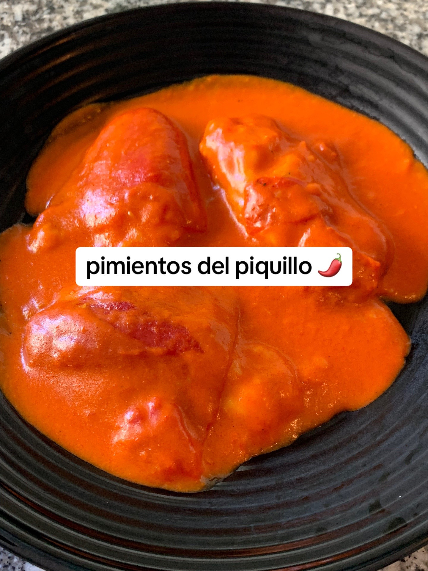 Receta de Pimientos del Piquillo Rellenos con Salsa Cremosa
