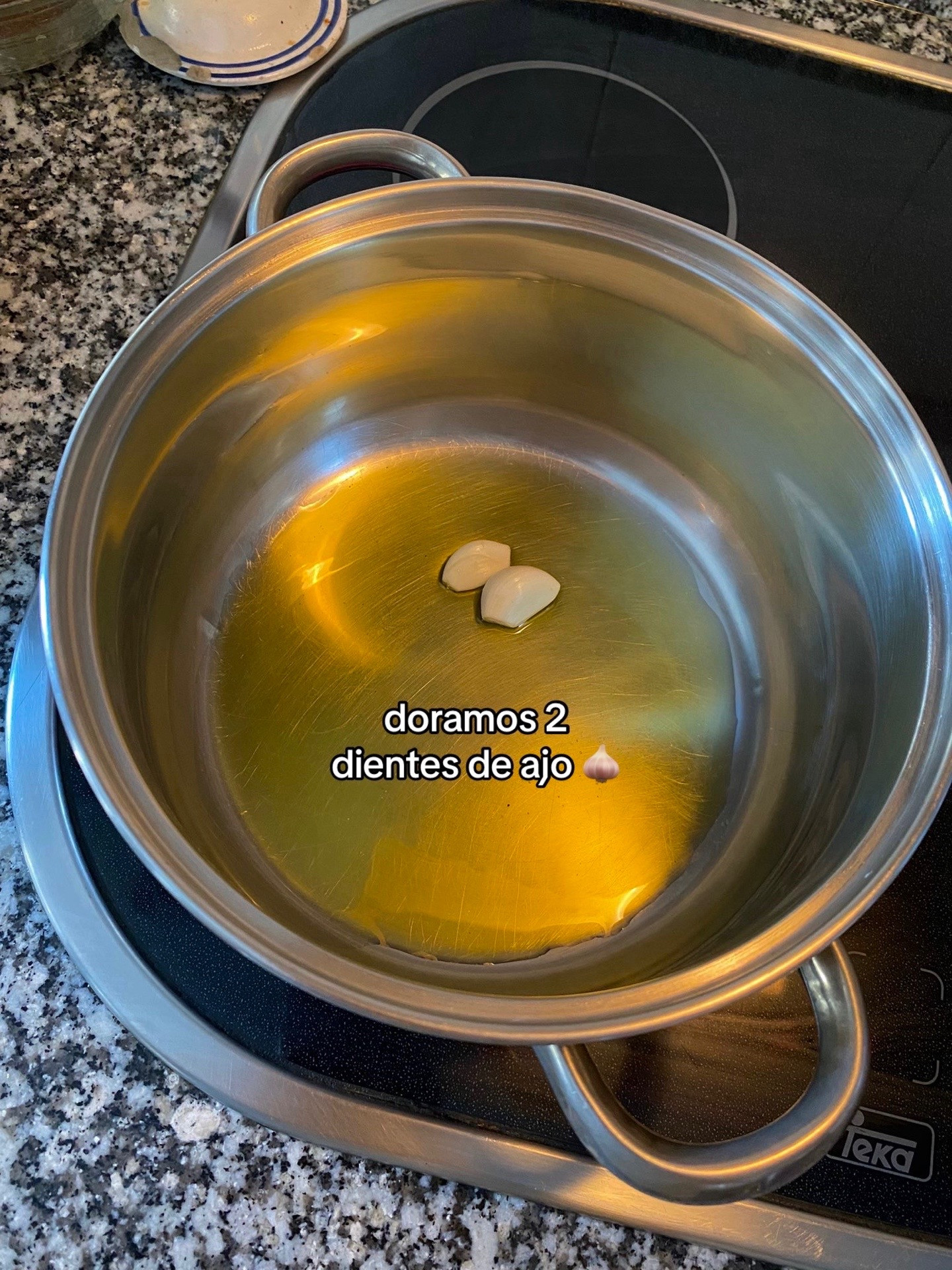 Receta de Pisto de Verduras: Cómo cocinar guiso español con tomate, berenjena y pimientos