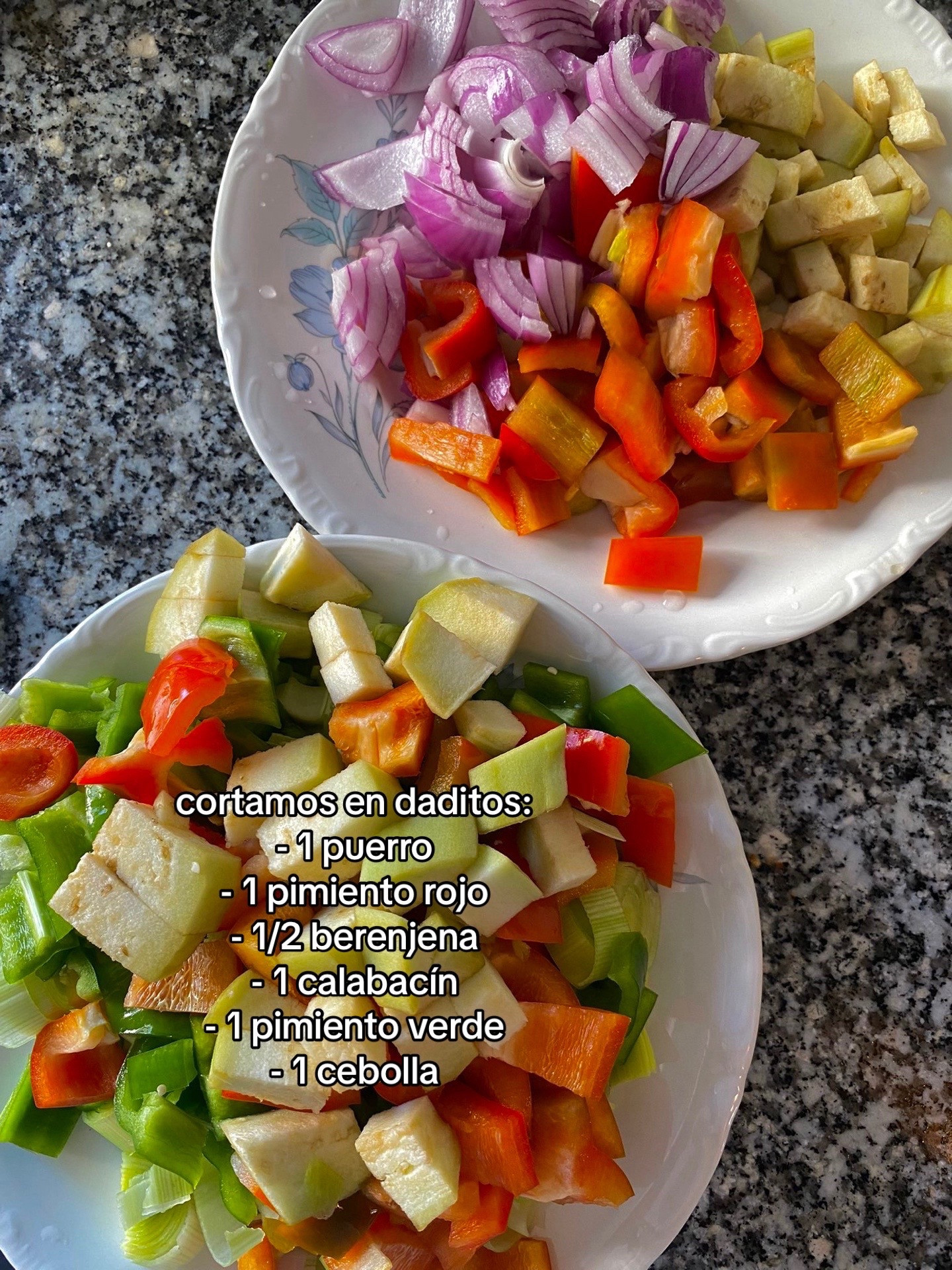 Receta de Pisto de Verduras: Cómo cocinar guiso español con tomate, berenjena y pimientos