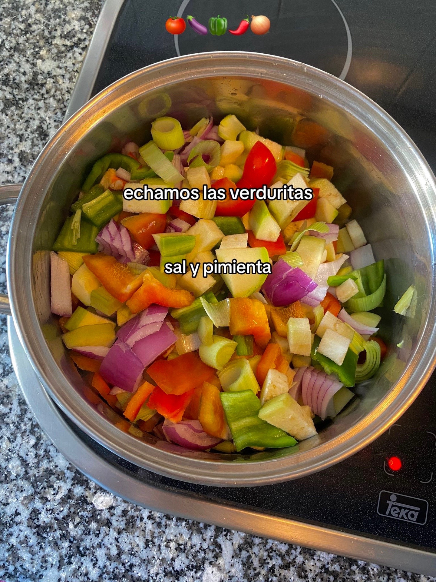 Receta de Pisto de Verduras: Cómo cocinar guiso español con tomate, berenjena y pimientos