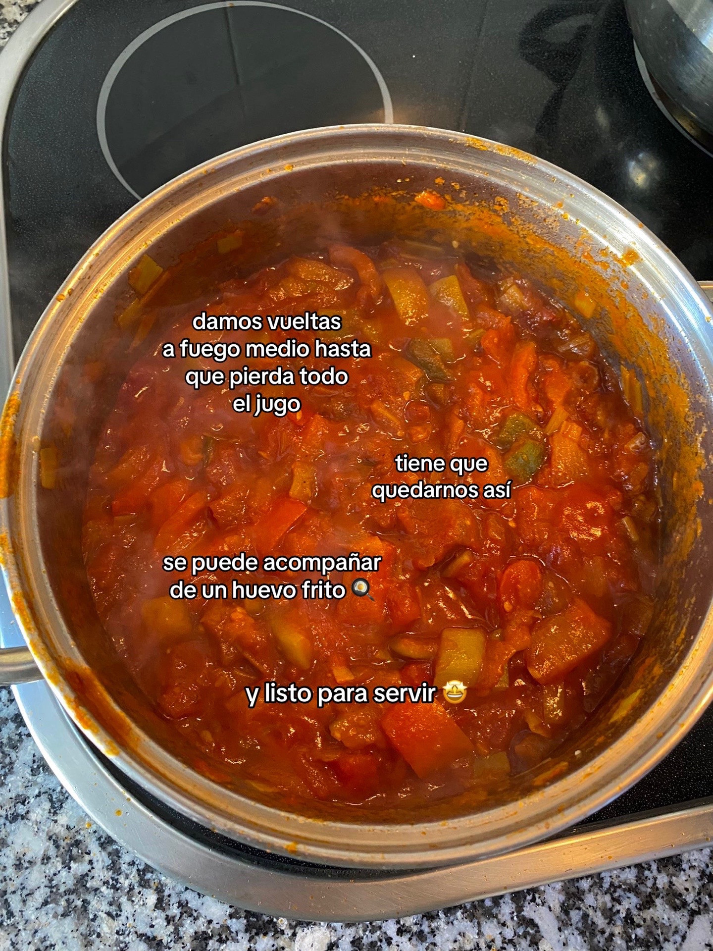 Receta de Pisto de Verduras: Cómo cocinar guiso español con tomate, berenjena y pimientos