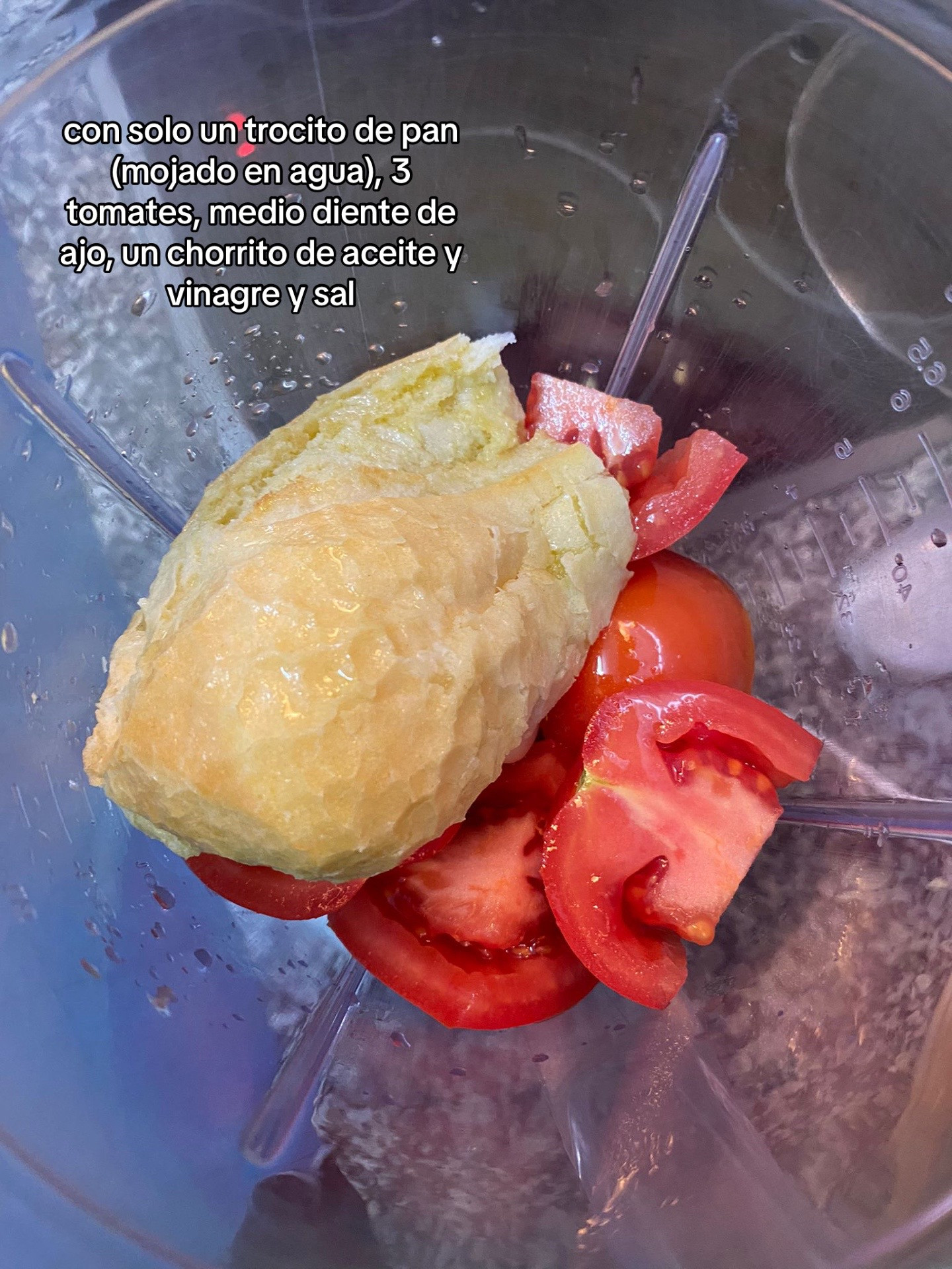 Receta de Salmorejo tradicional con huevo y jamón
