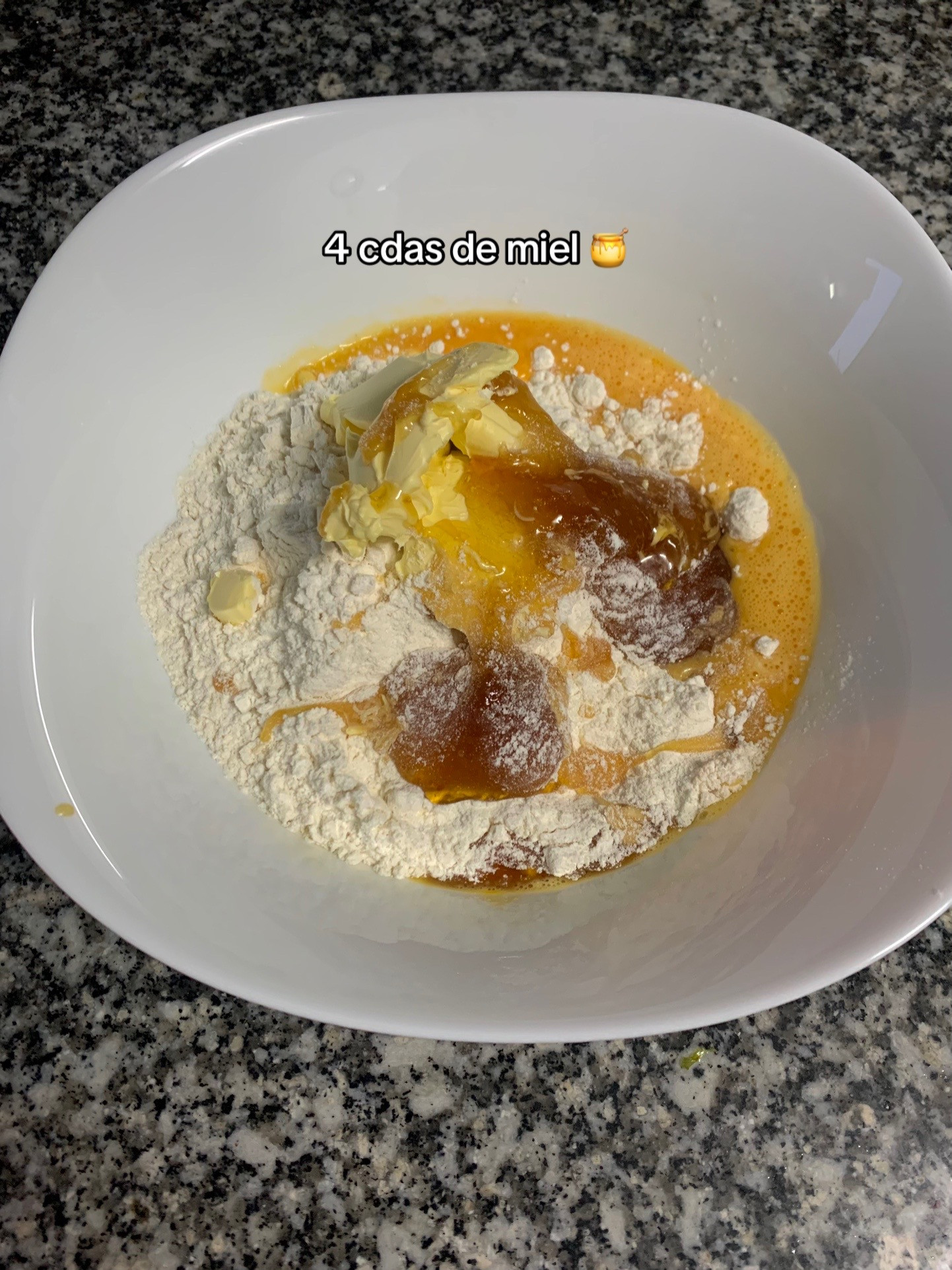 Receta fácil de galletitas de miel con mantequilla y huevo