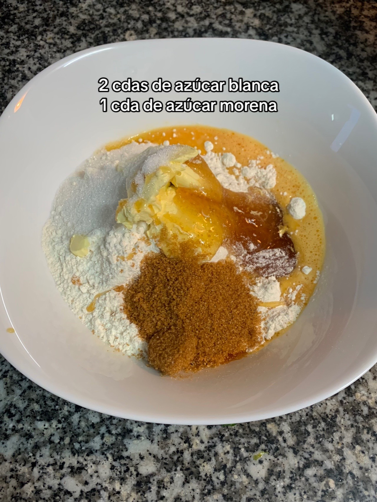 Receta fácil de galletitas de miel con mantequilla y huevo