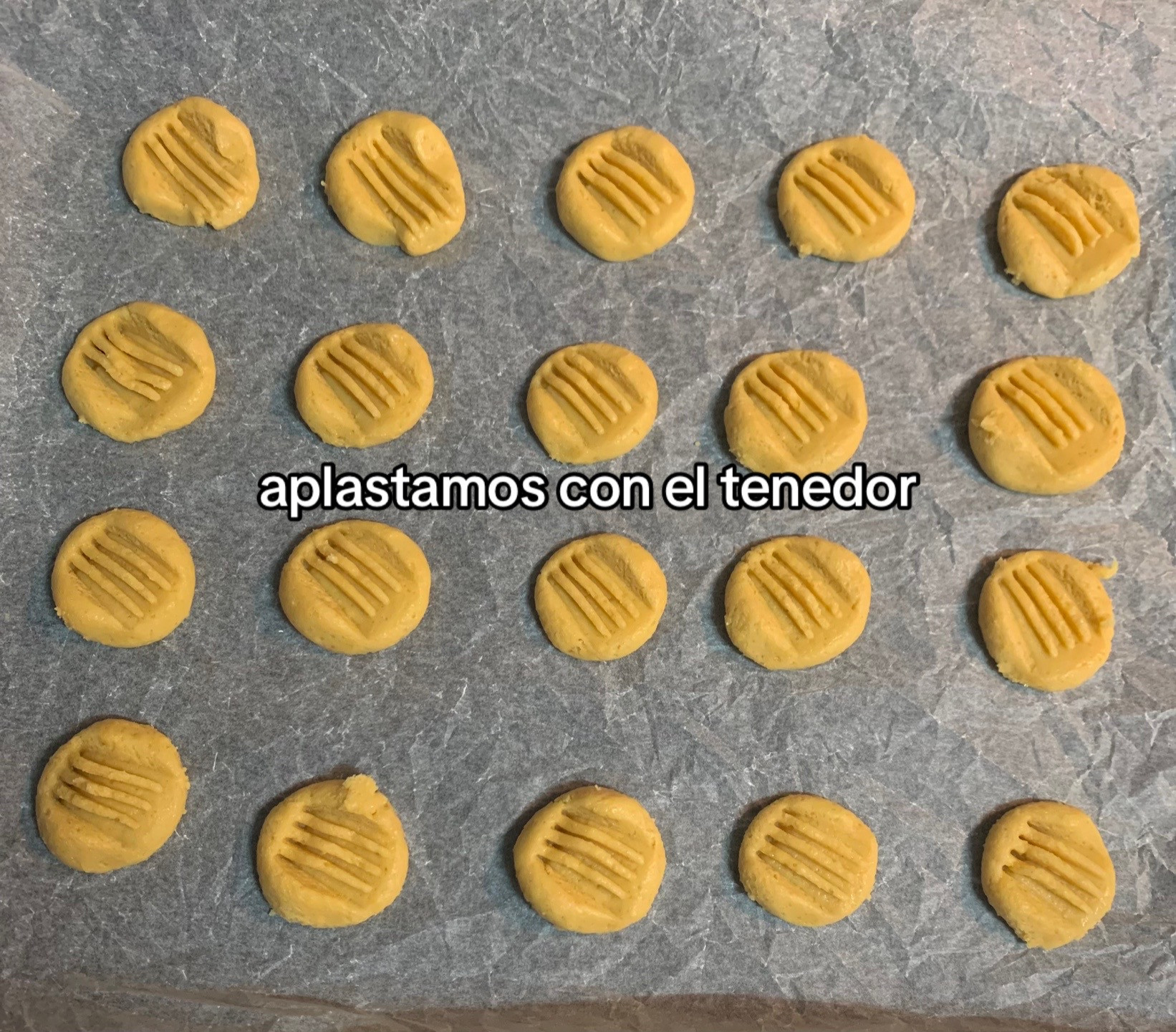 Receta fácil de galletitas de miel con mantequilla y huevo