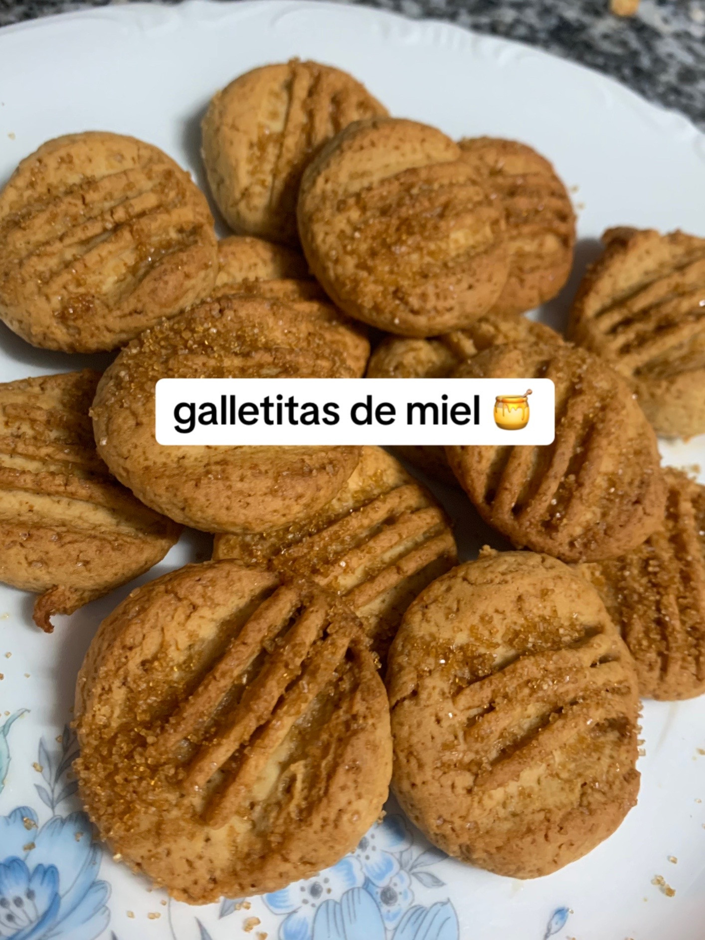 Receta fácil de galletitas de miel con mantequilla y huevo